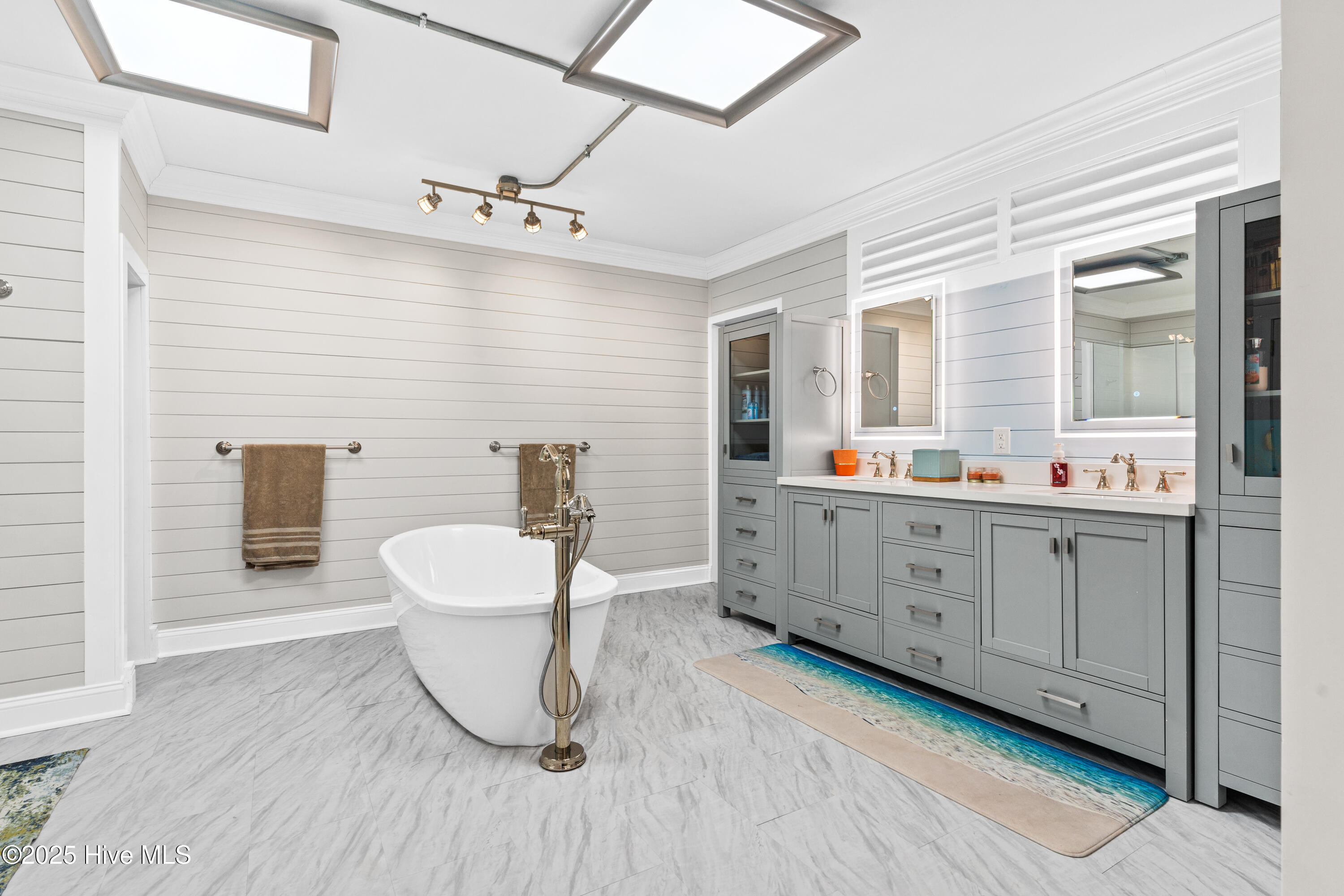 100548796 | Photo 68