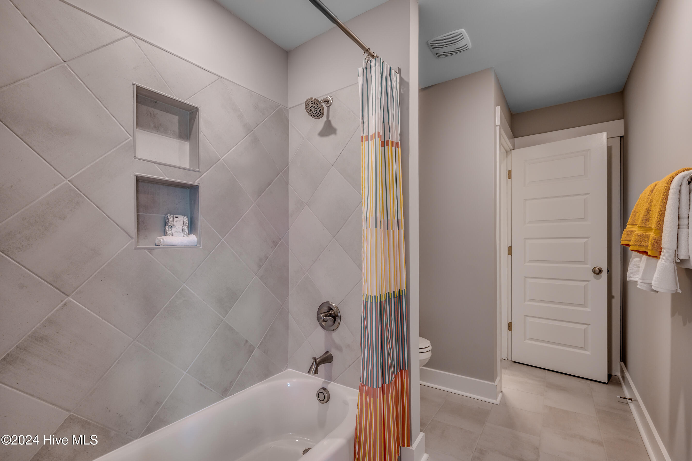 100547681 | Photo 22