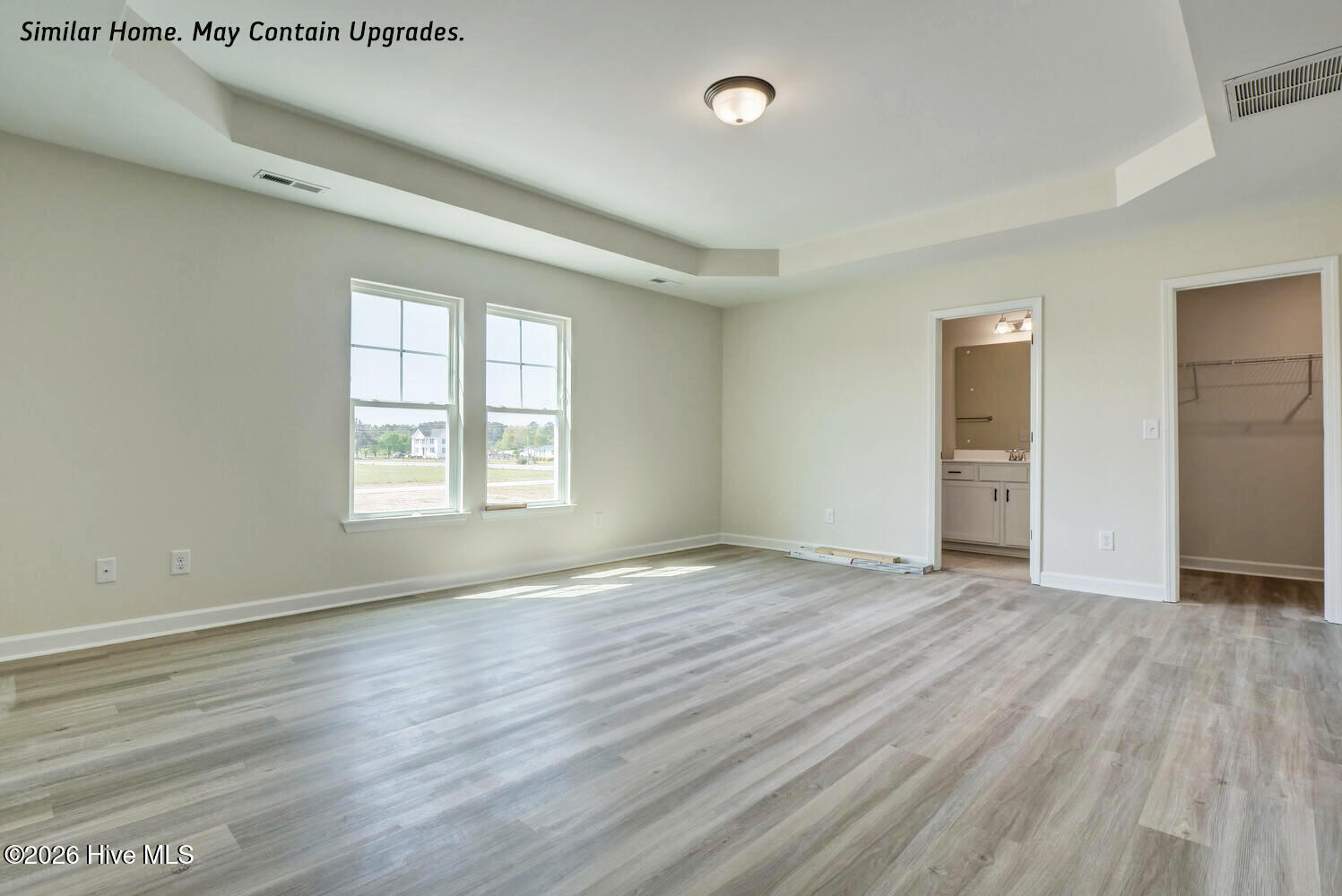 100565714 | Photo 23