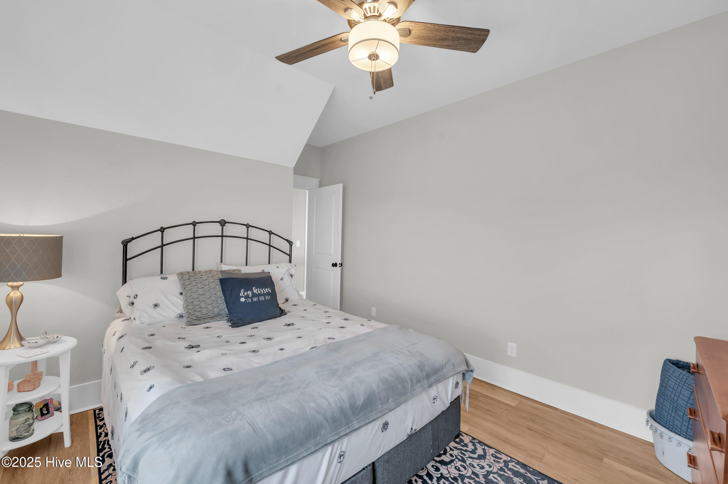 100543268 | Photo 43