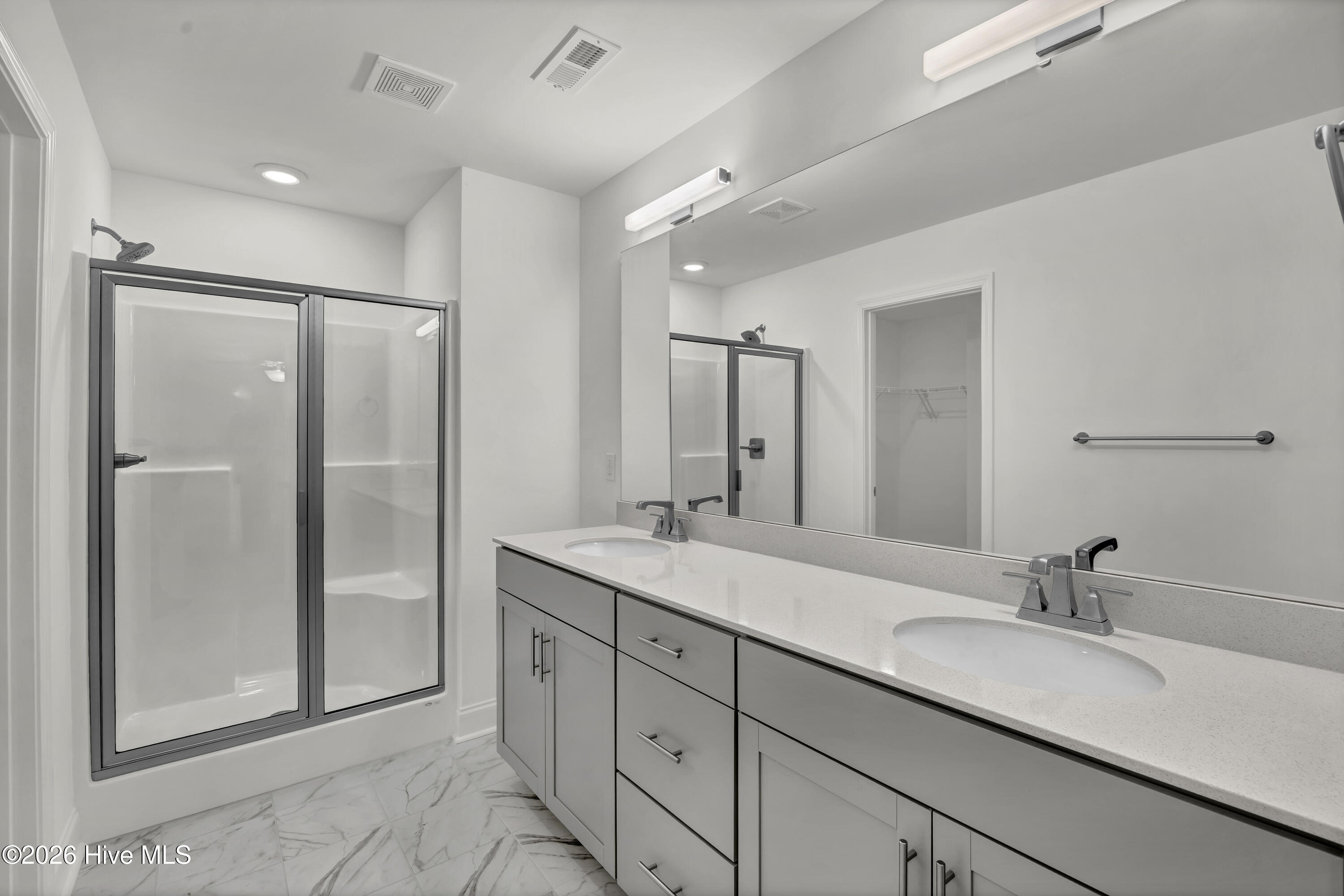 100548417 | Photo 24