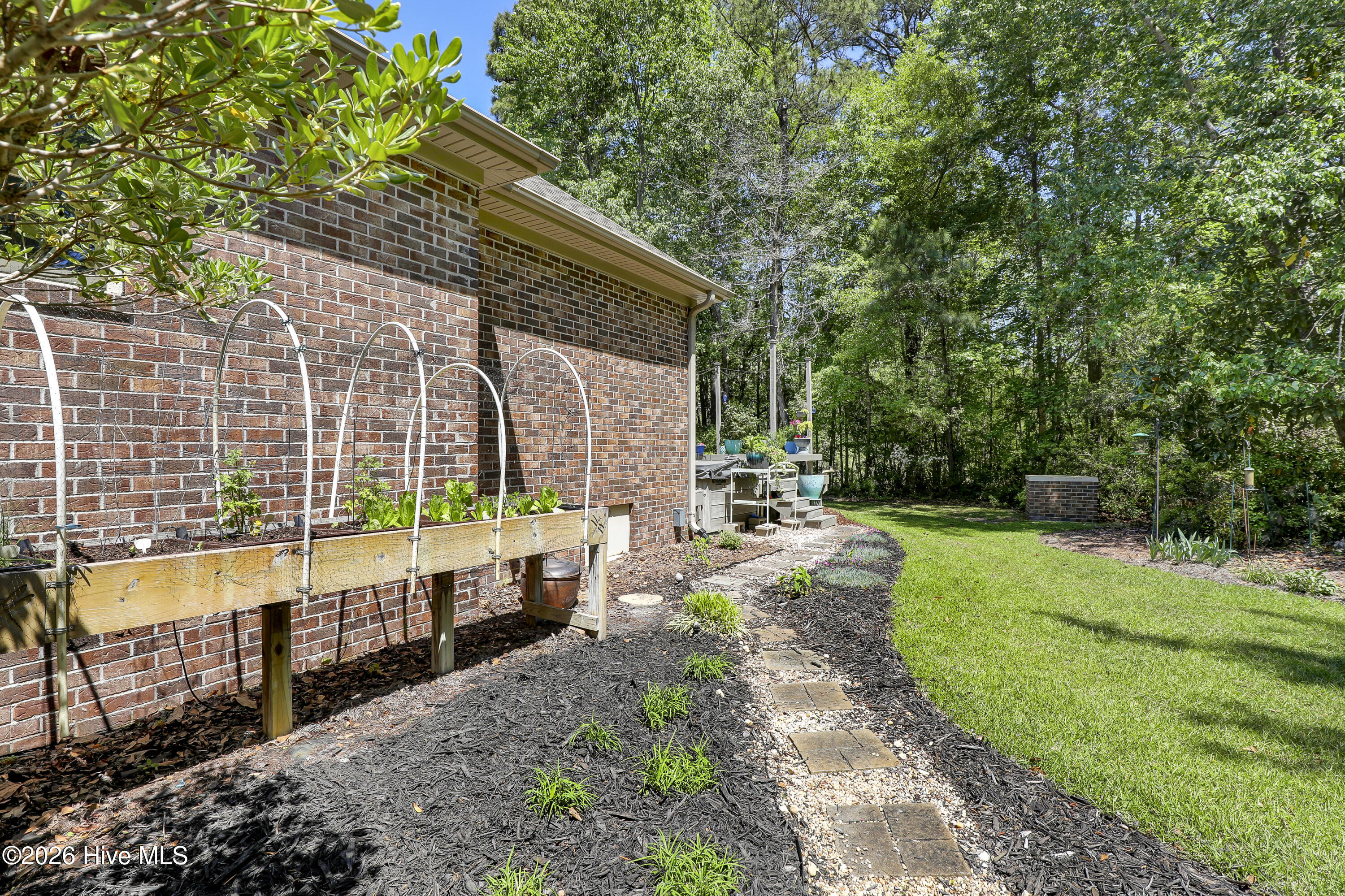 100570699 | Photo 42