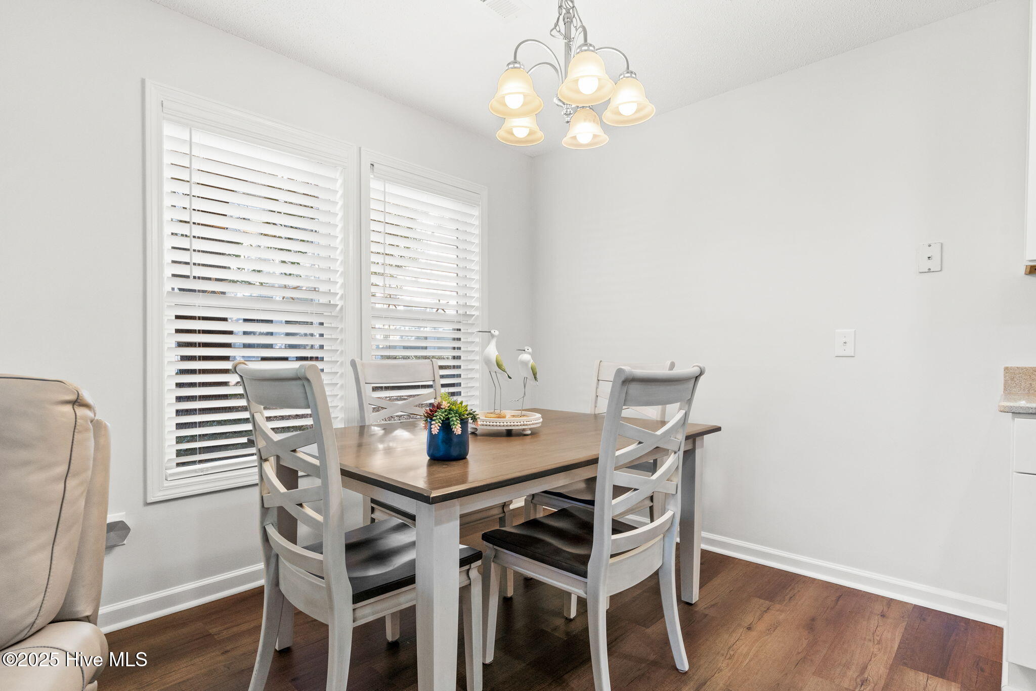 100543125 | Photo 15