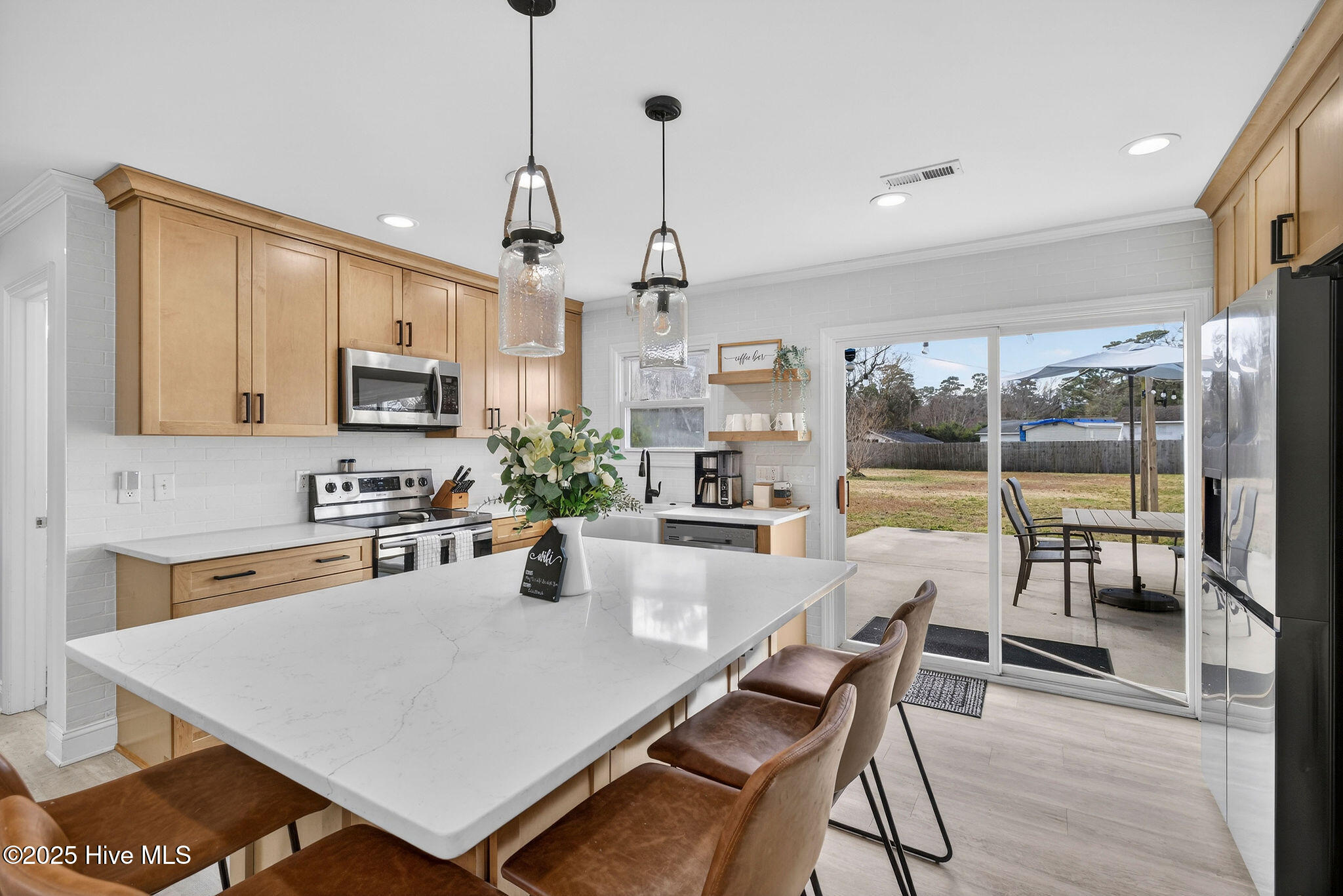 100544240 | Photo 11