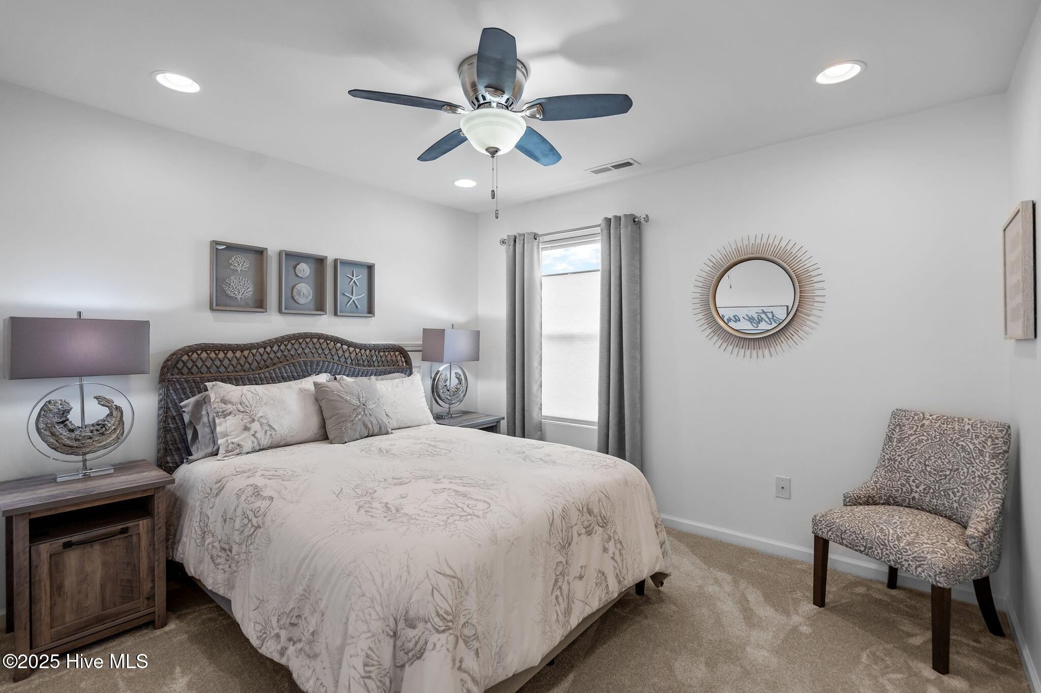 100528063 | Photo 29