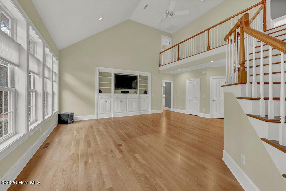 100557041 | Photo 19