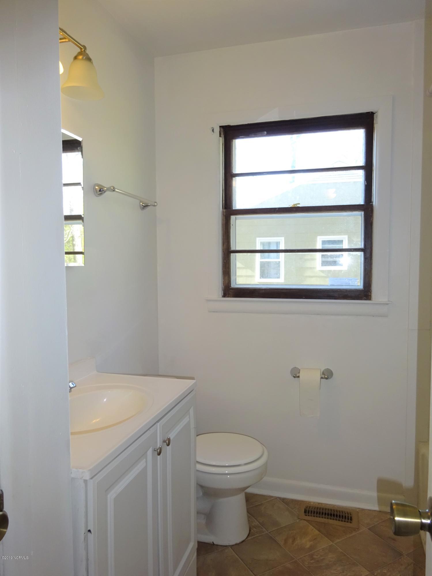 100561303 | Photo 14