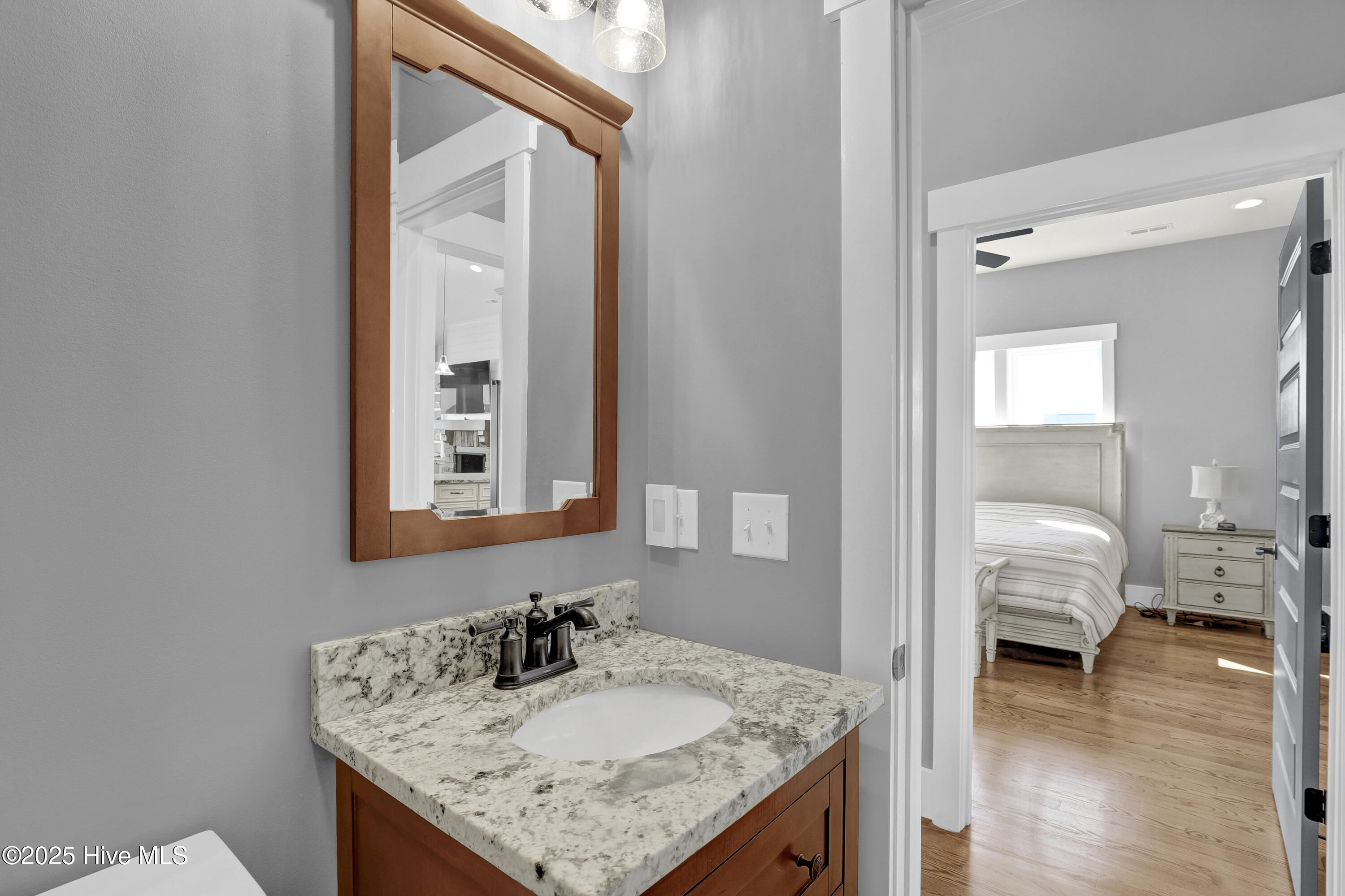 100540247 | Photo 54