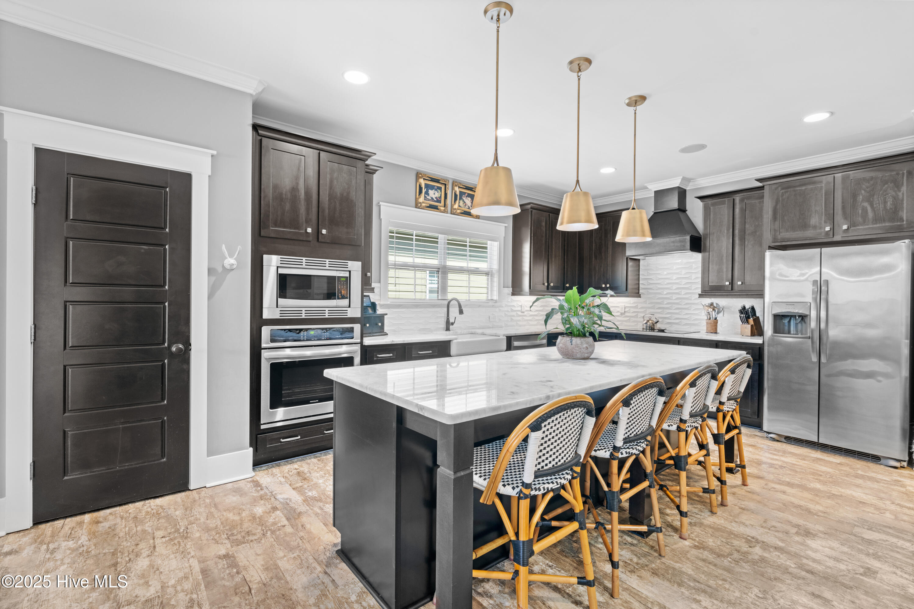 100543866 | Photo 27