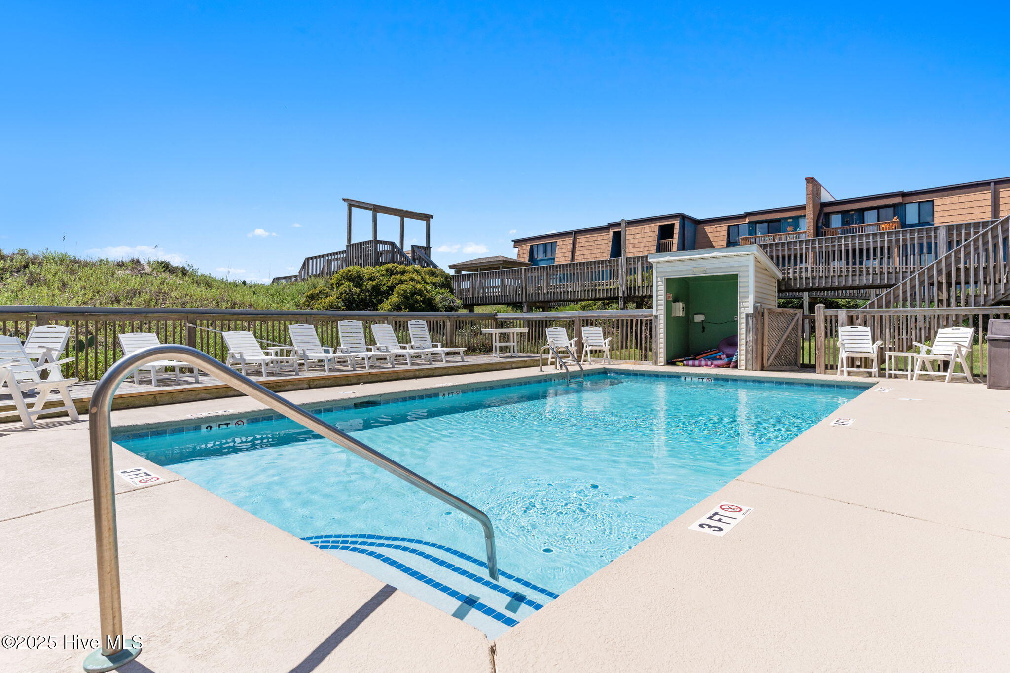 100527985 | Photo 40