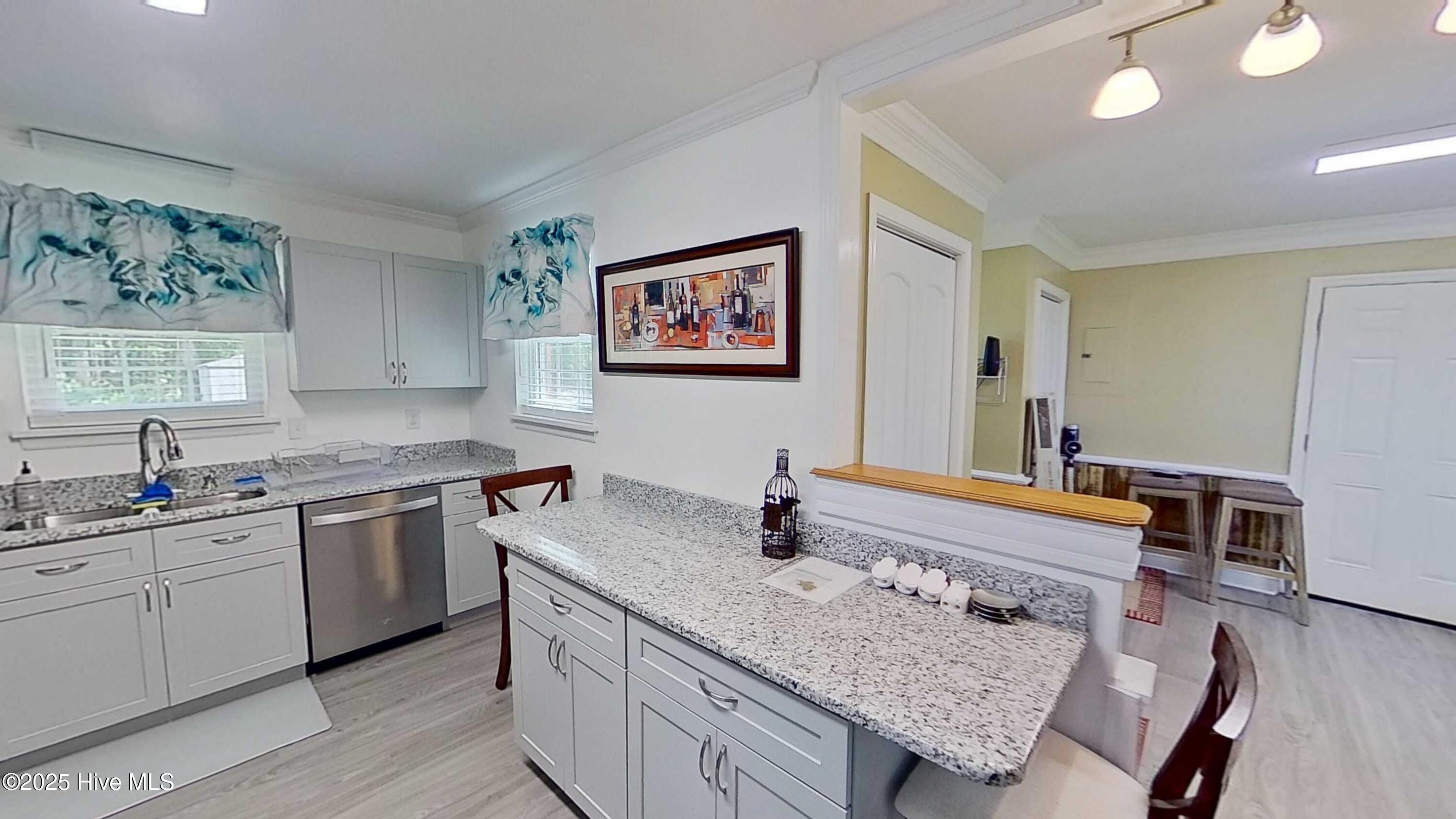 100520578 | Photo 11