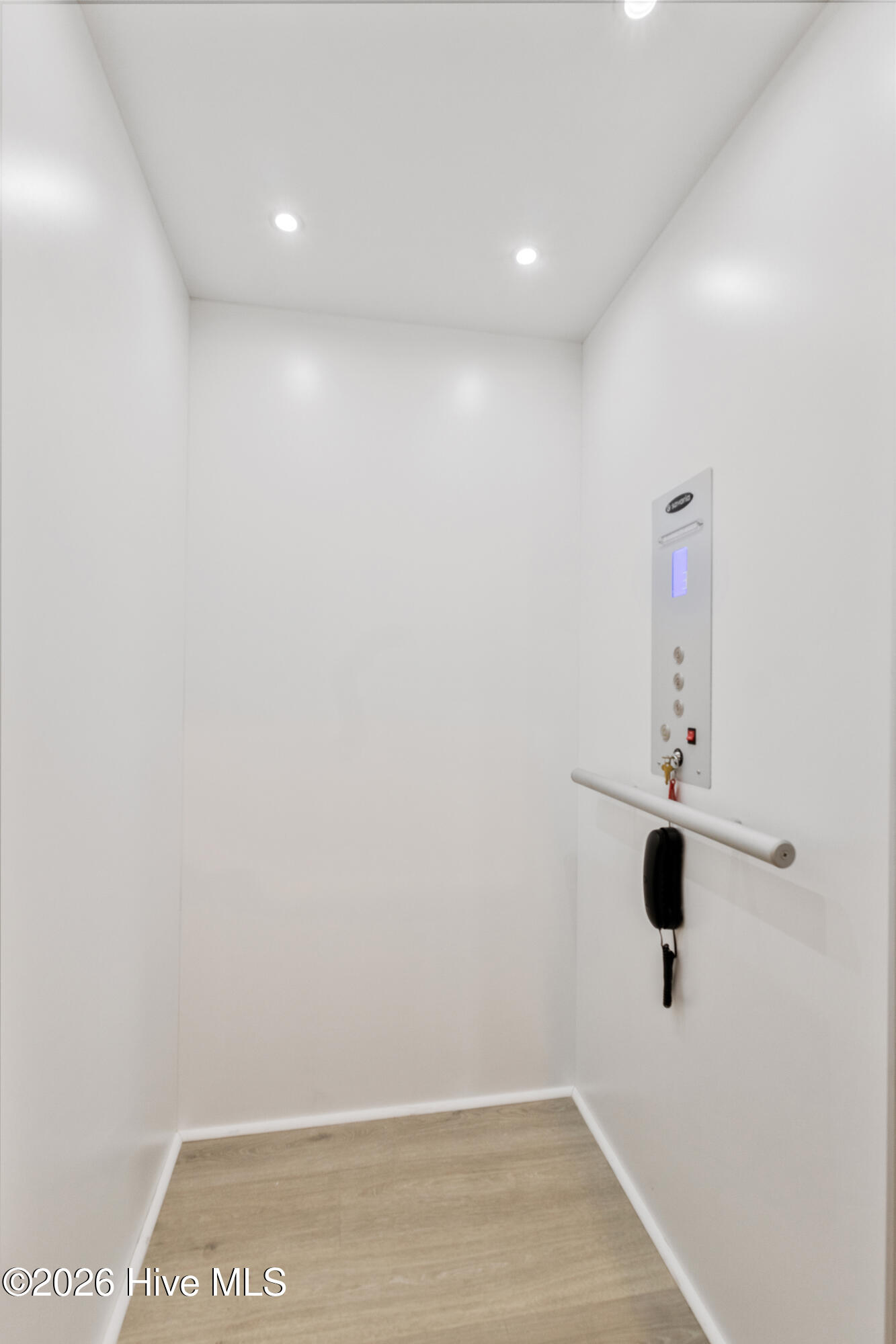 100556698 | Photo 38