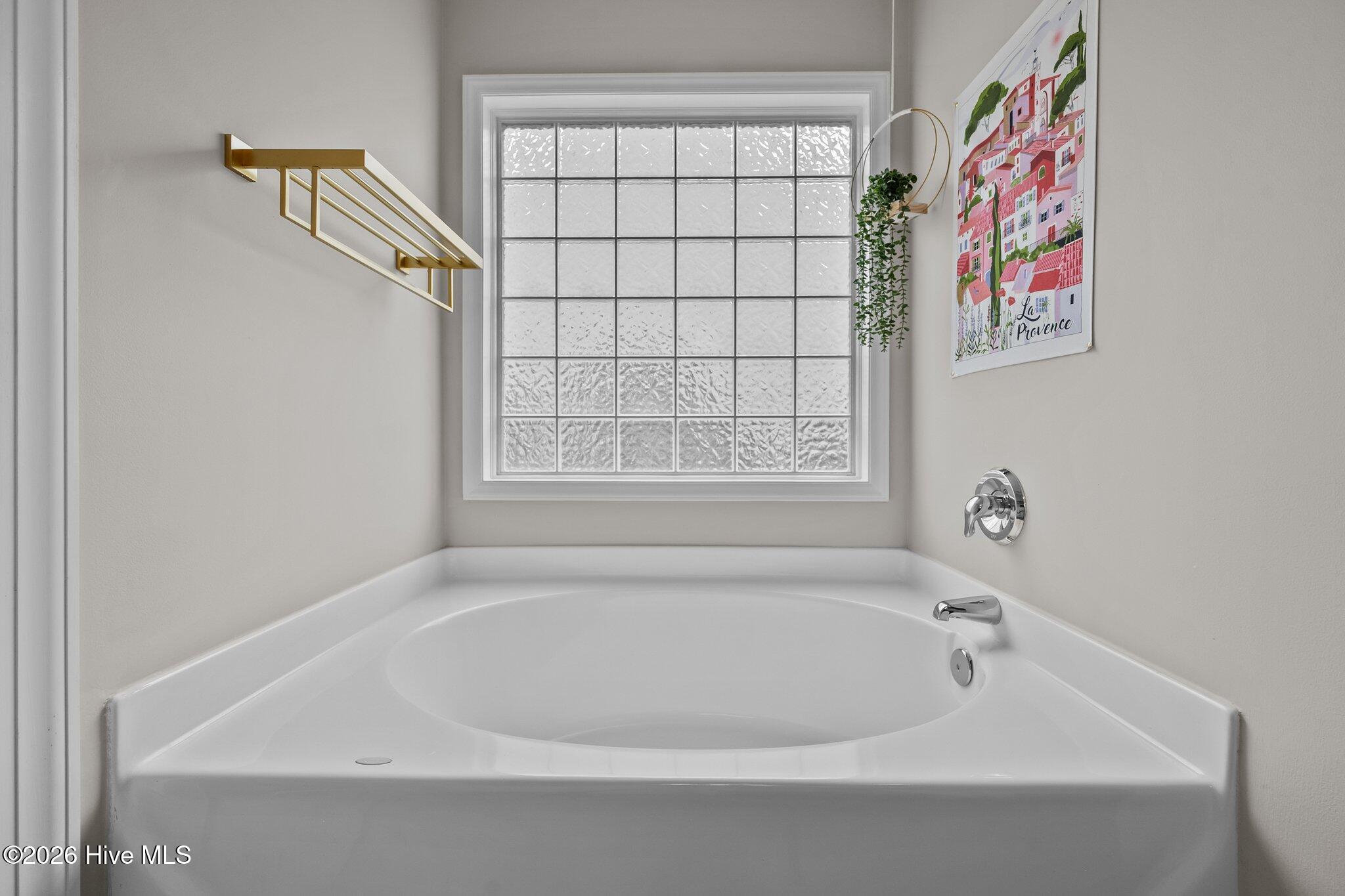 100566120 | Photo 32