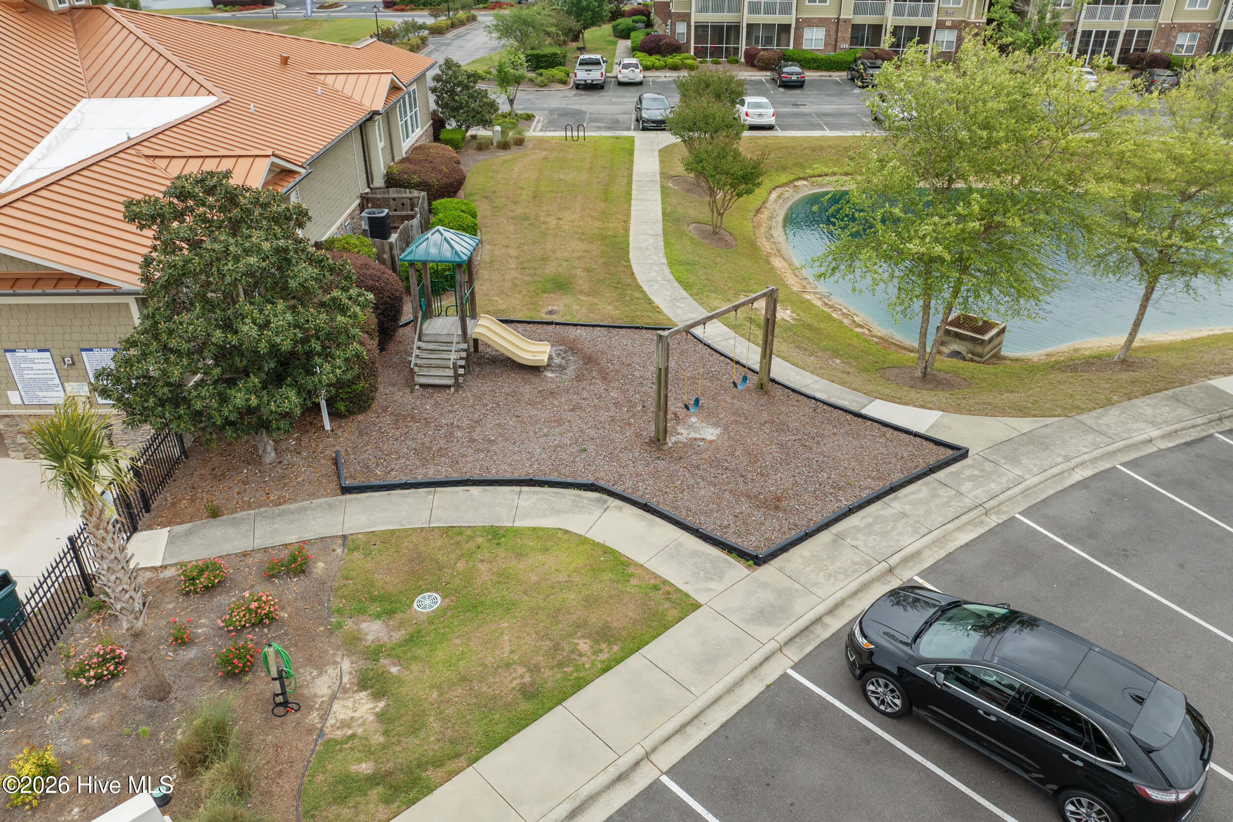 100570667 | Photo 38