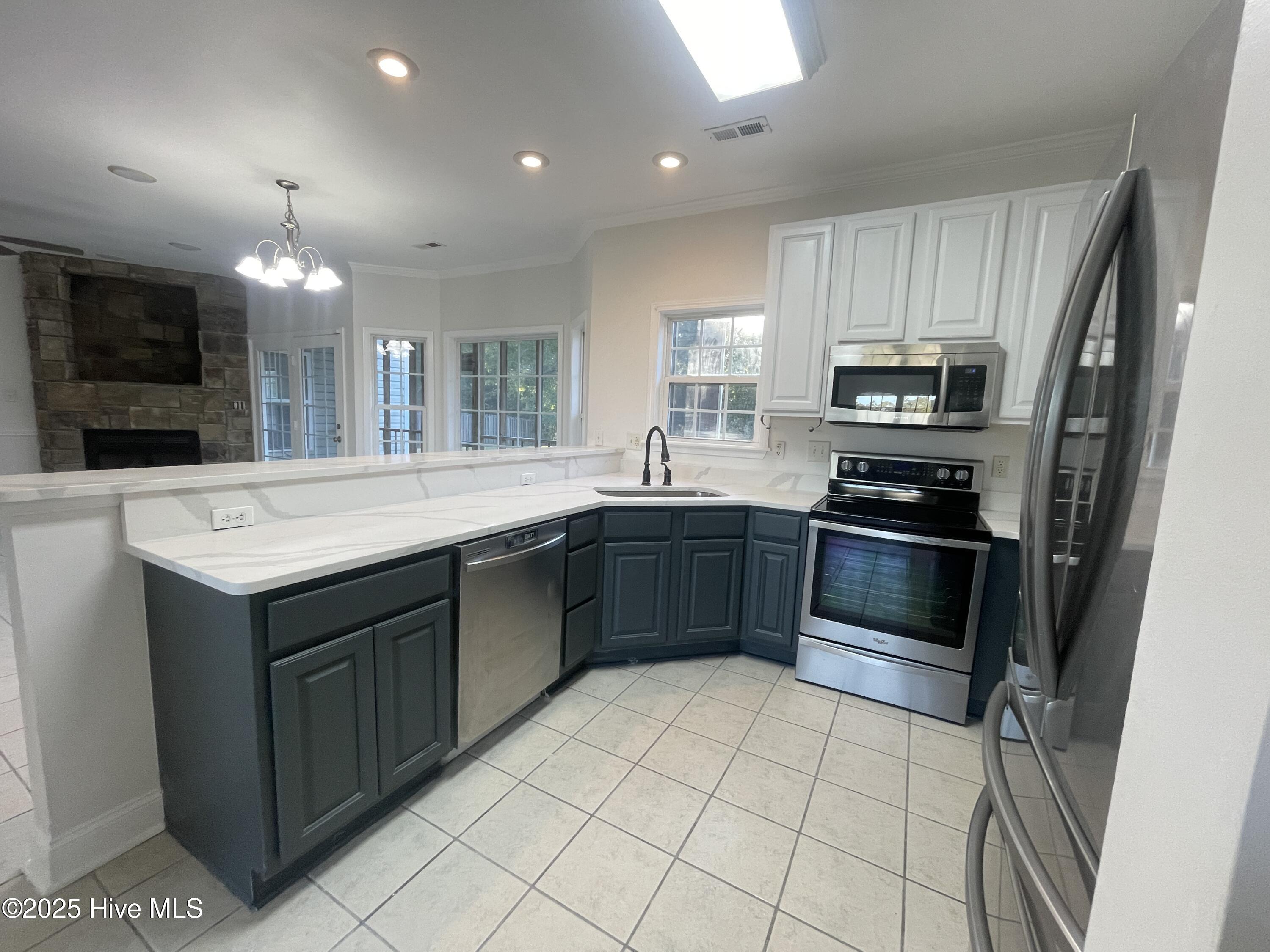 100536848 | Photo 16