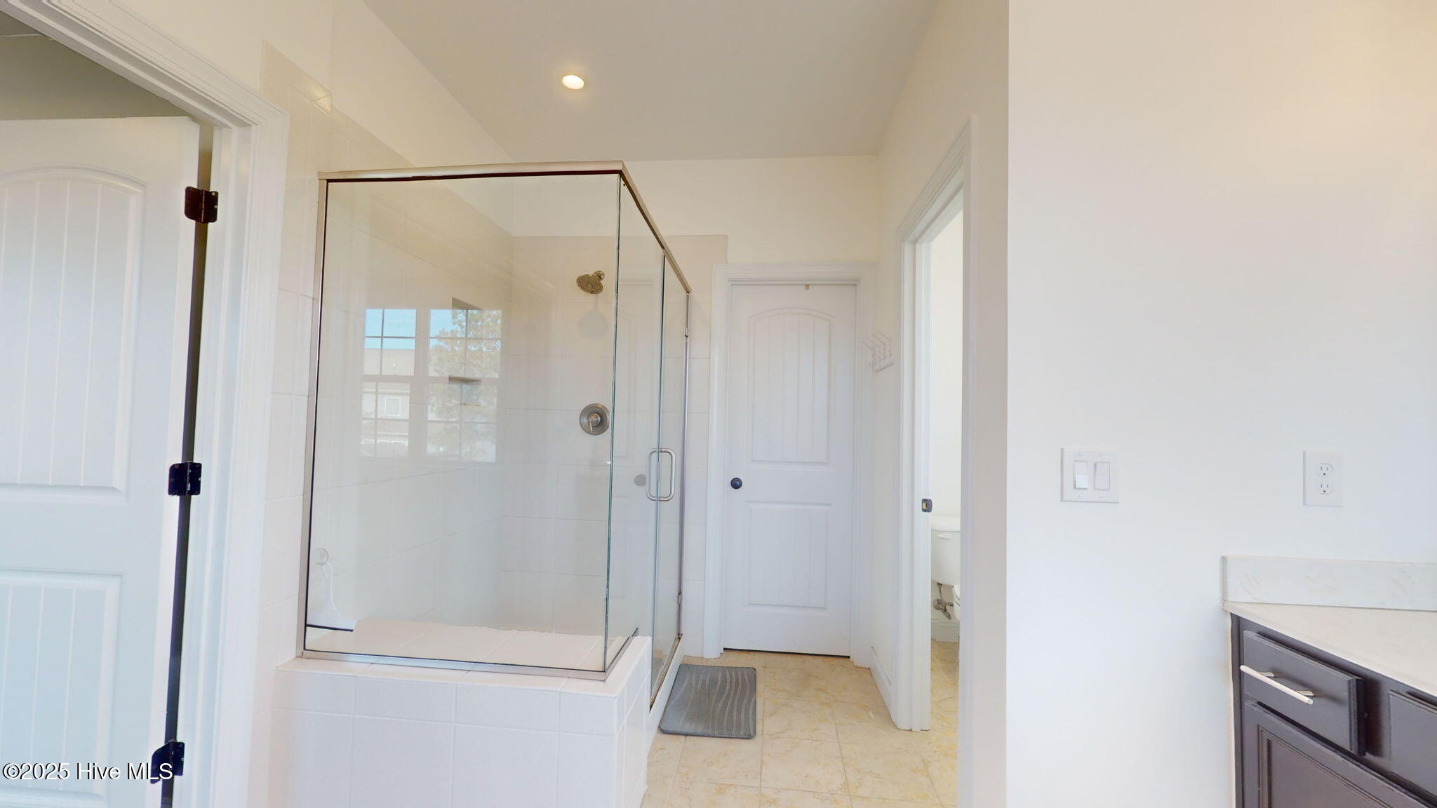 100530169 | Photo 44