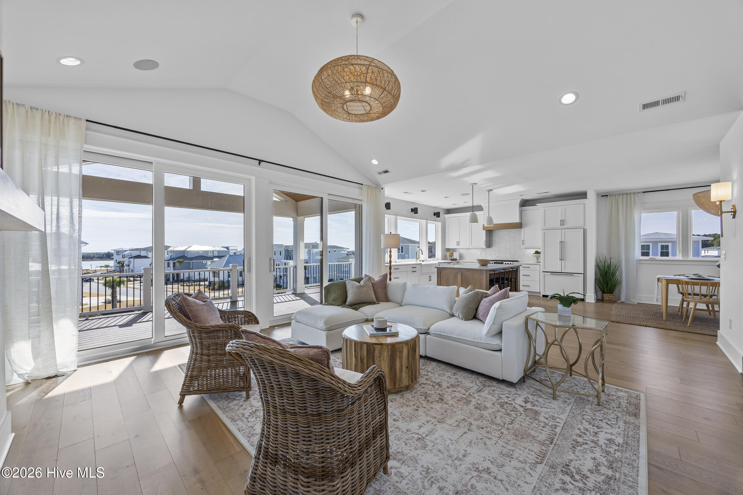 100551268 | Photo 10