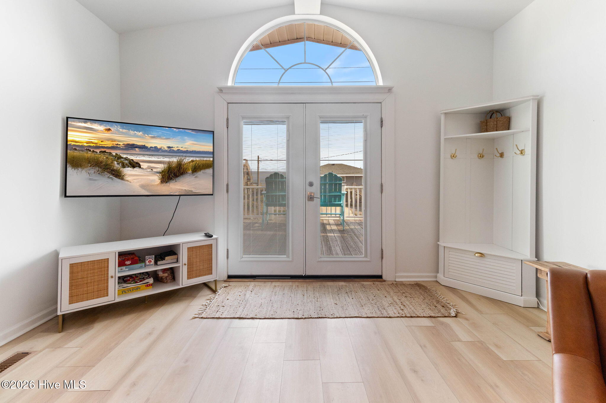 100555843 | Photo 24