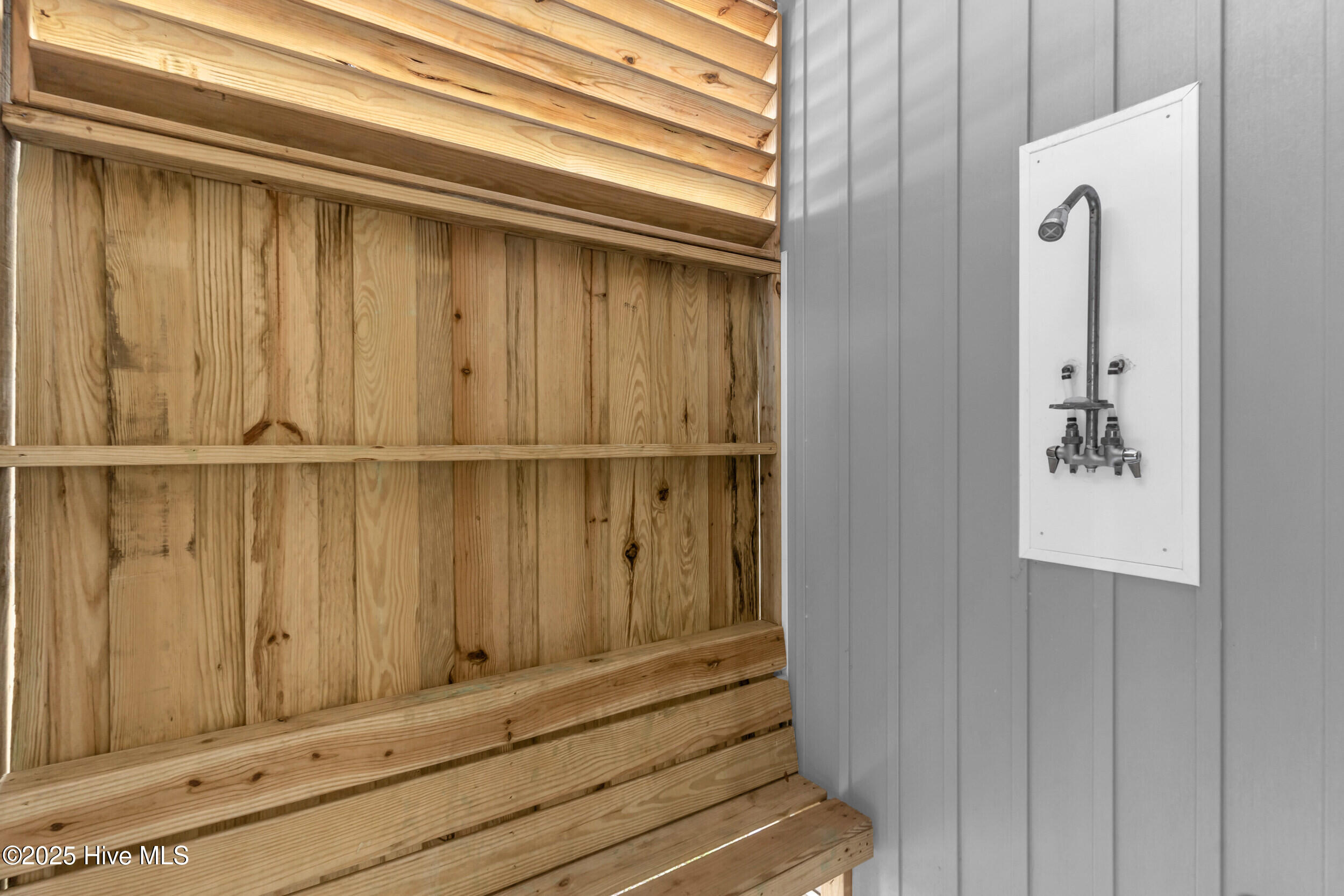 100537847 | Photo 32