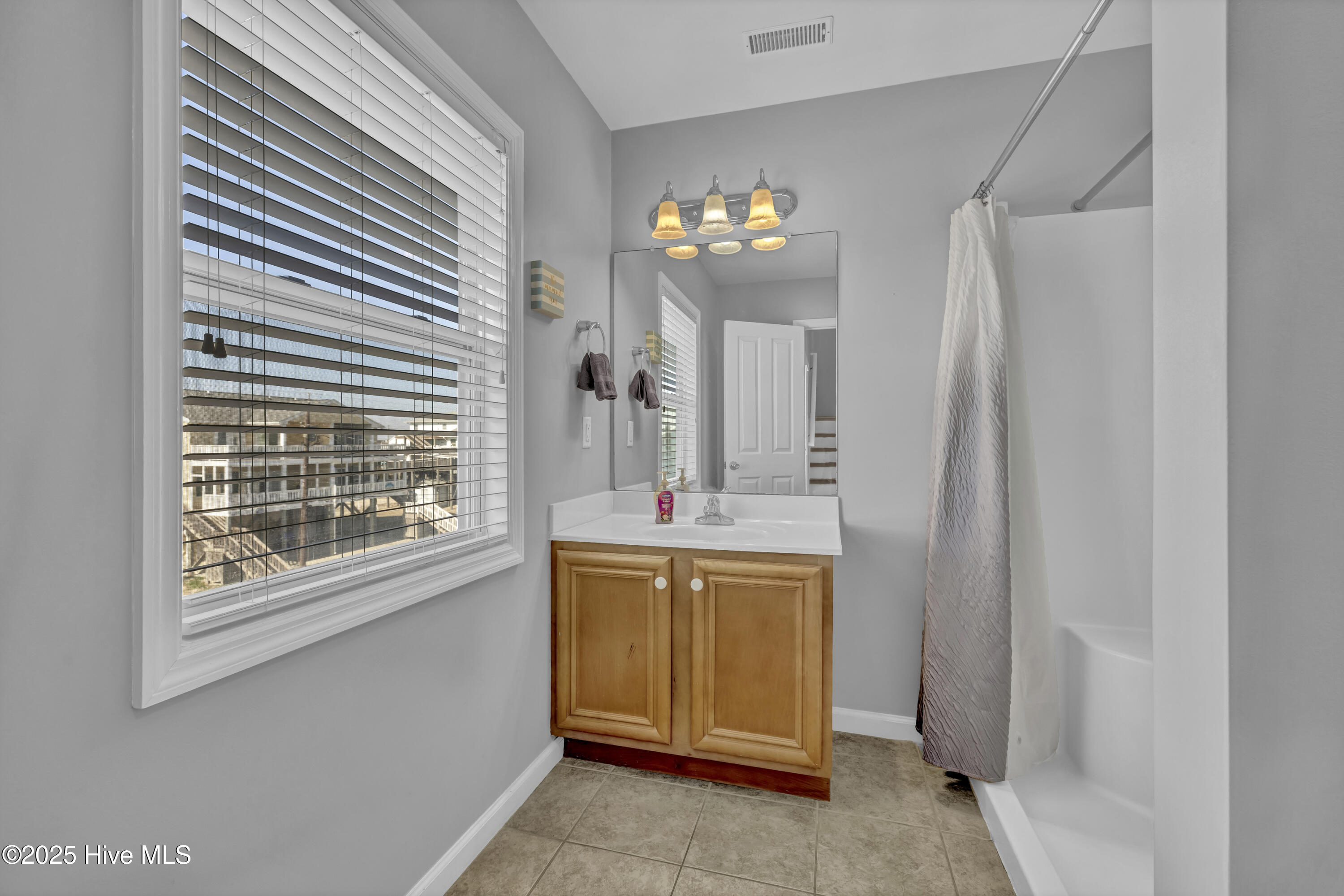 100511067 | Photo 11