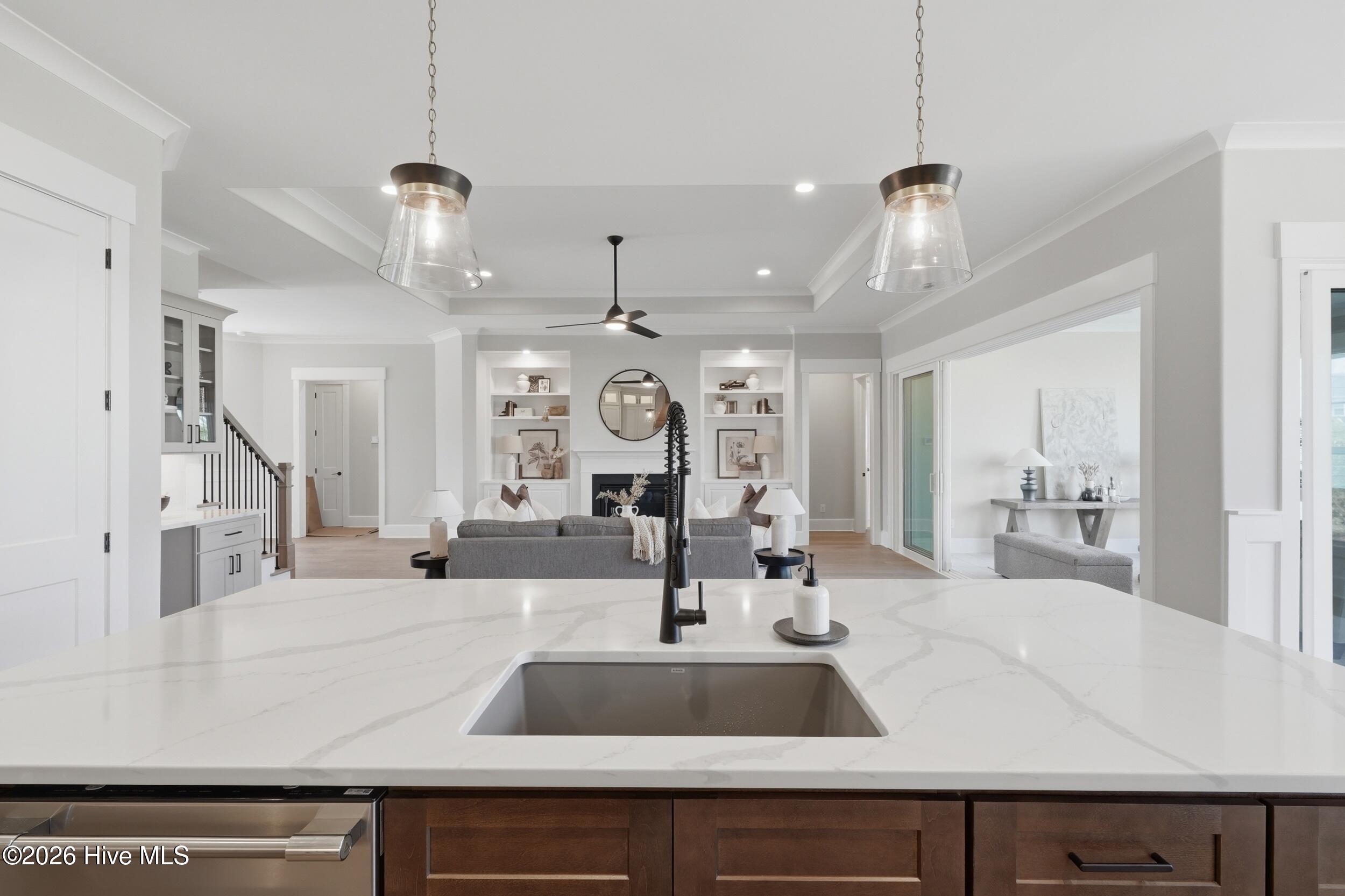 100567785 | Photo 30