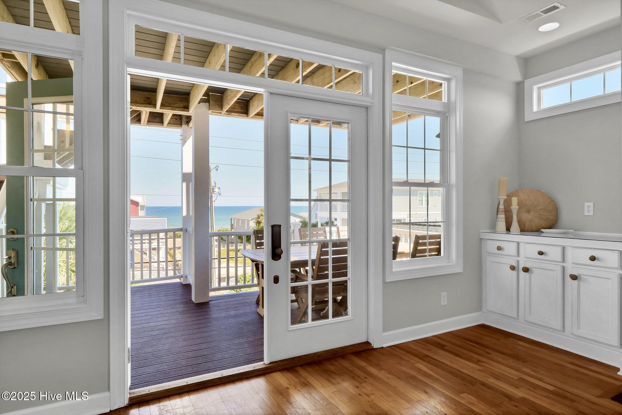 100523371 | Photo 14