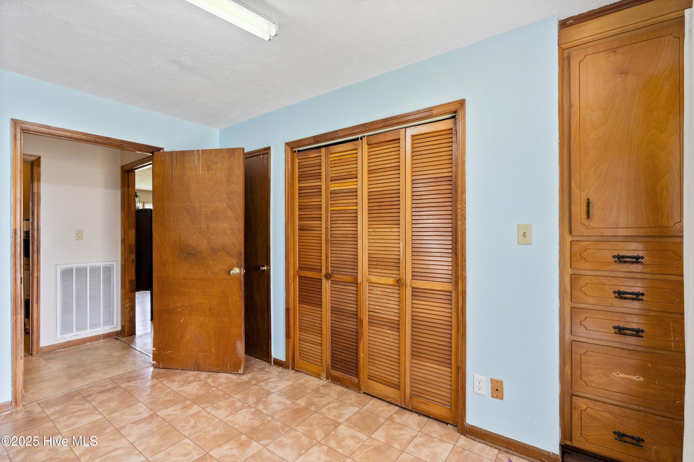 100528084 | Photo 37