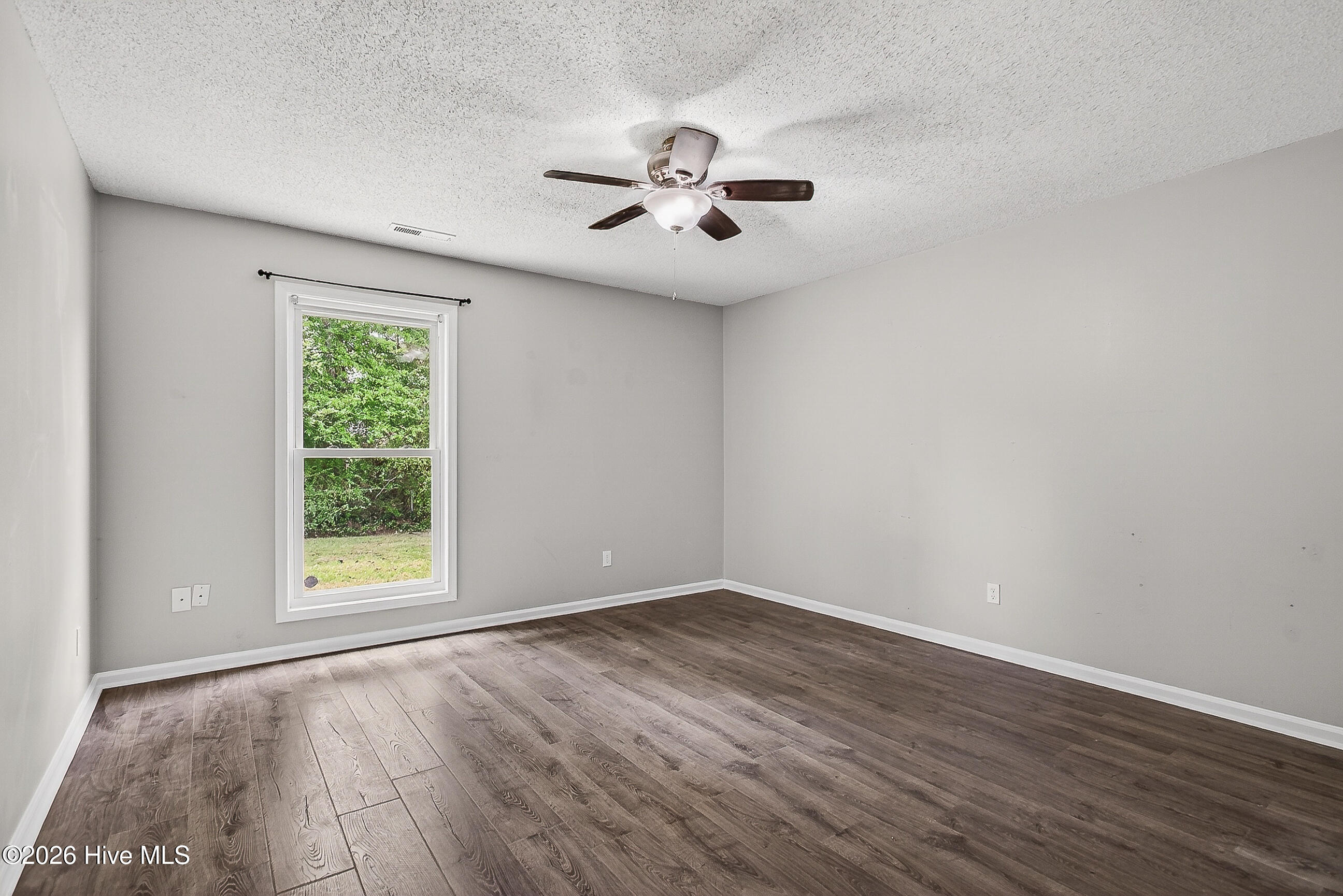 100570580 | Photo 15