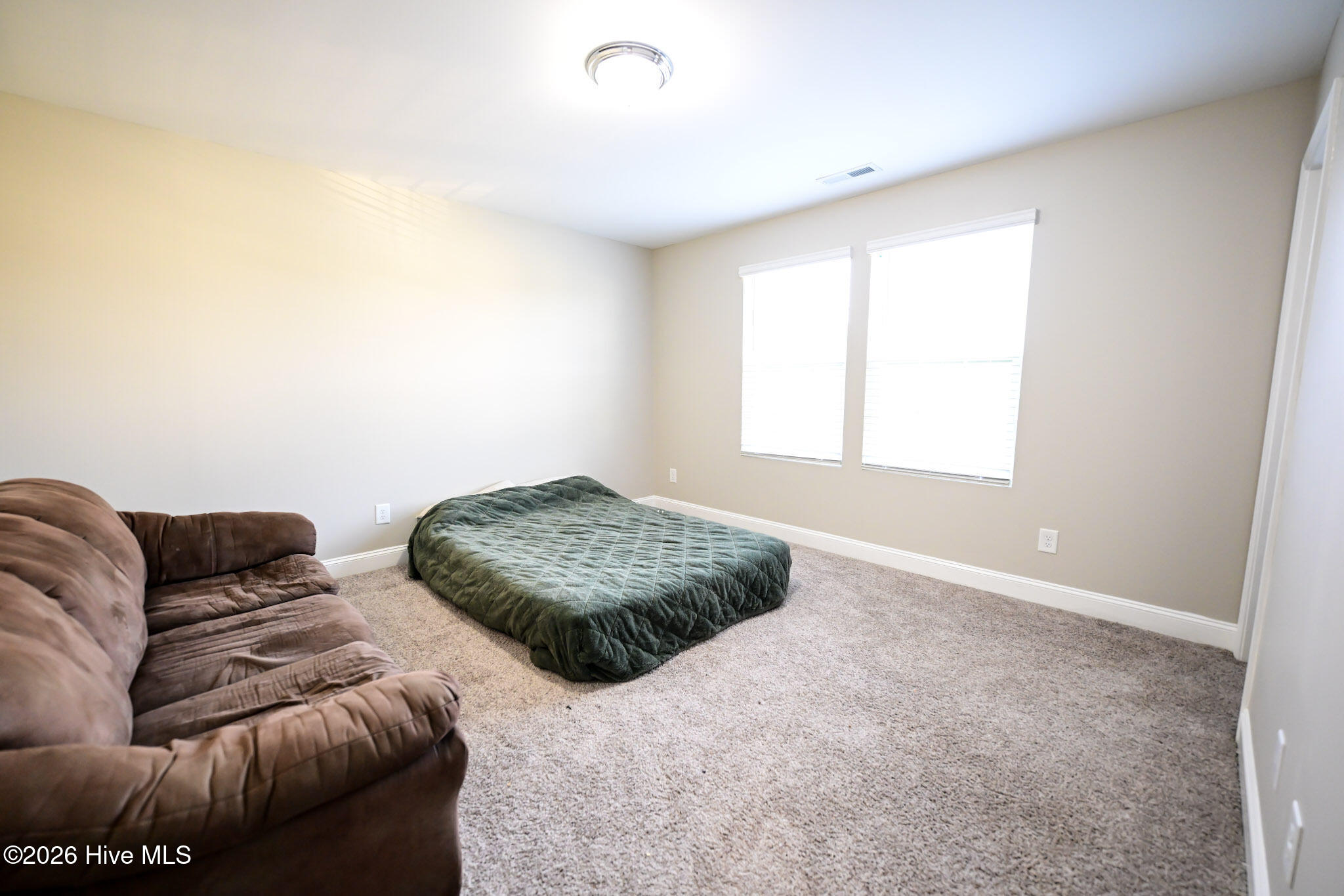 100570213 | Photo 26