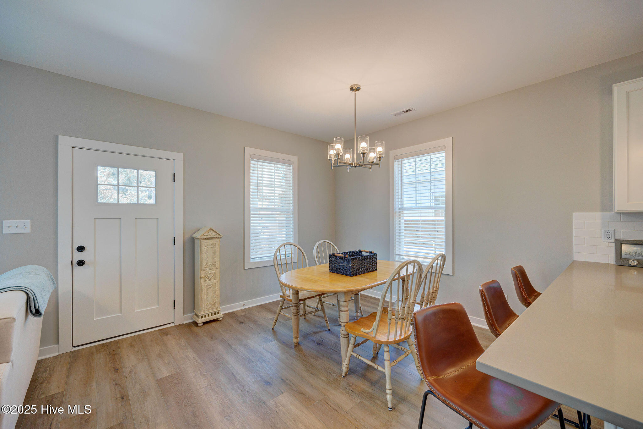 100527296 | Photo 13