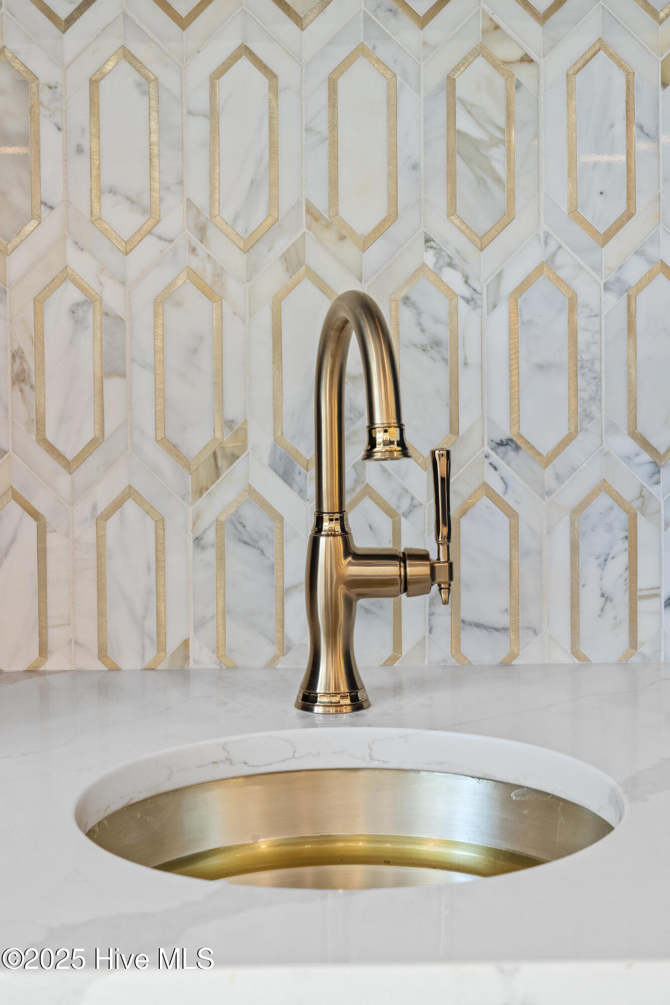 100401243 | Photo 53