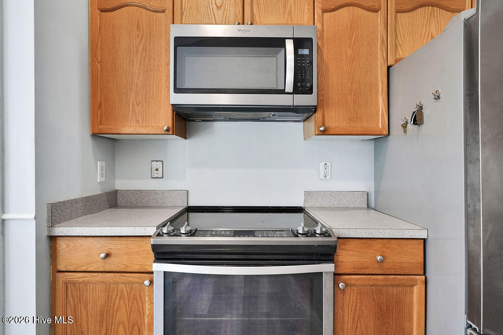 100560710 | Photo 11