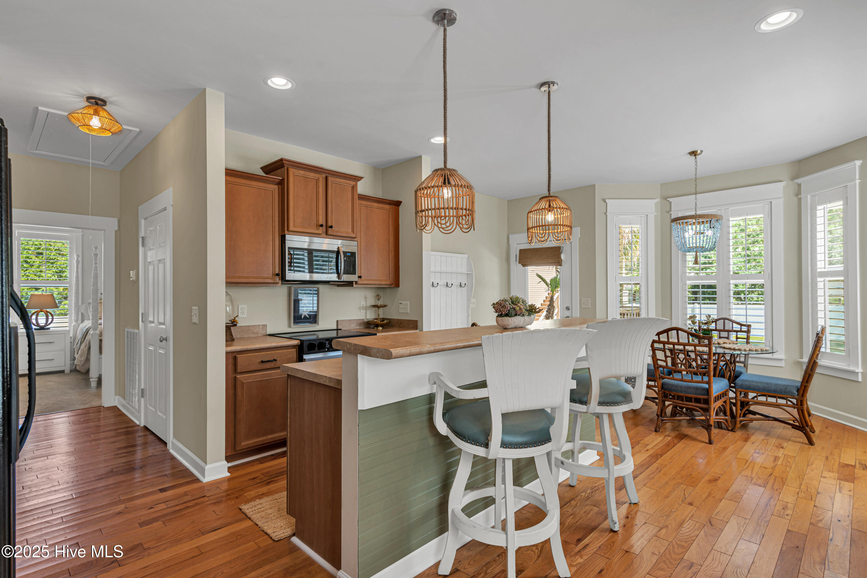 100530224 | Photo 18