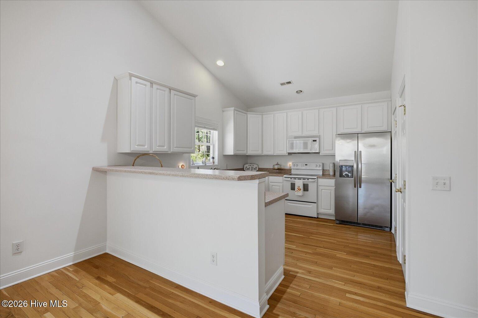 100564085 | Photo 19