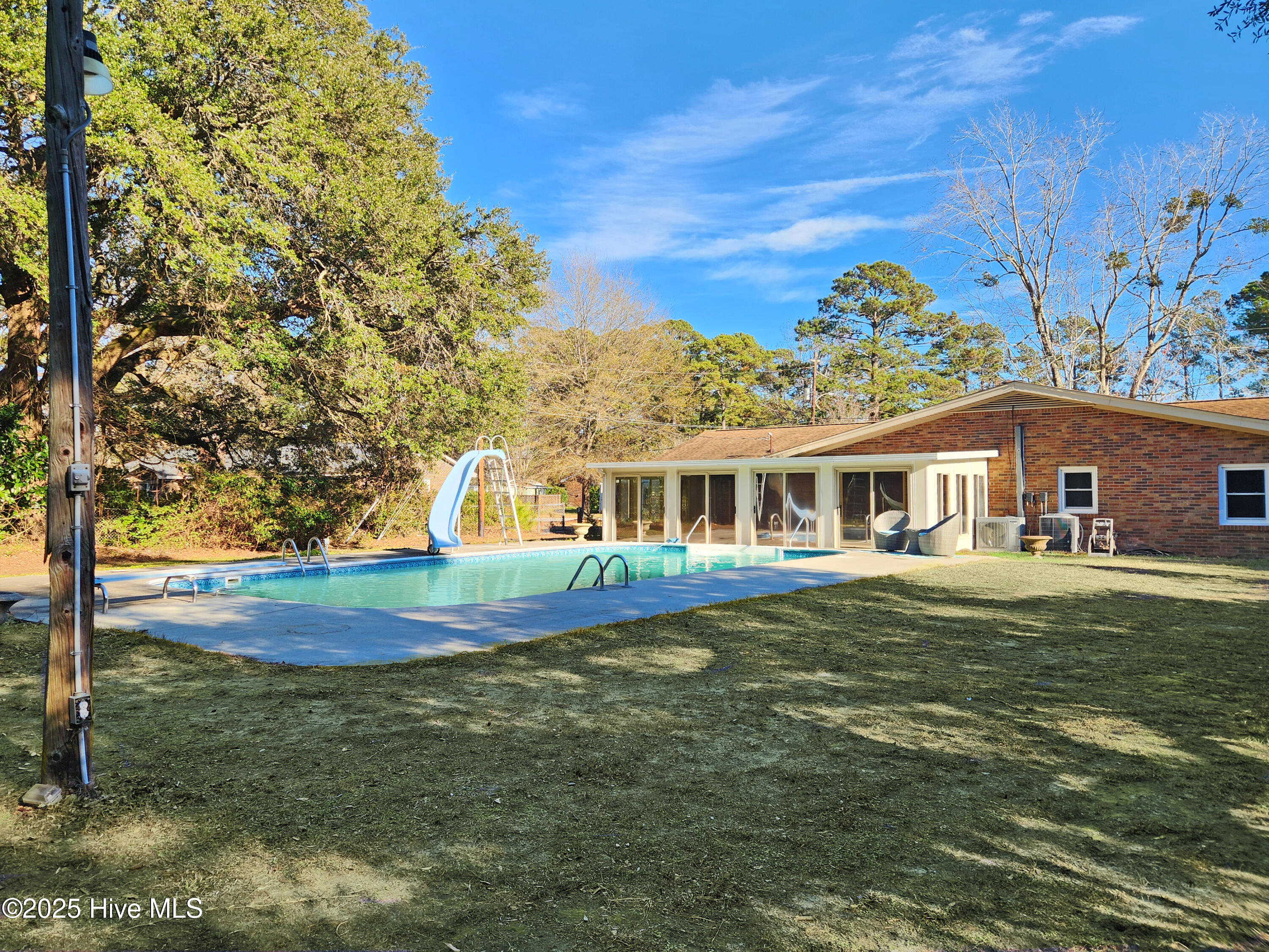 100545586 | Photo 48