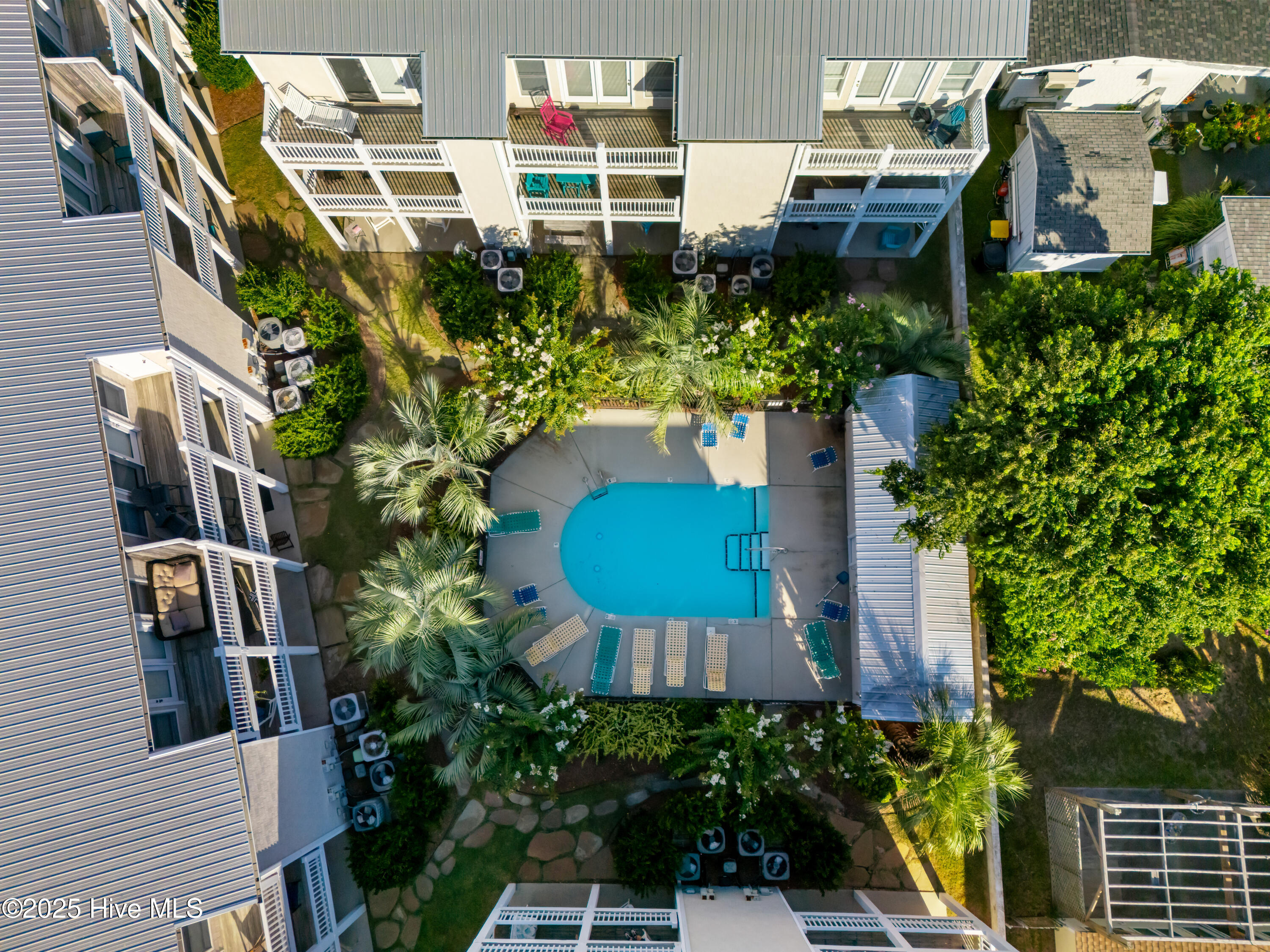 100532261 | Photo 72