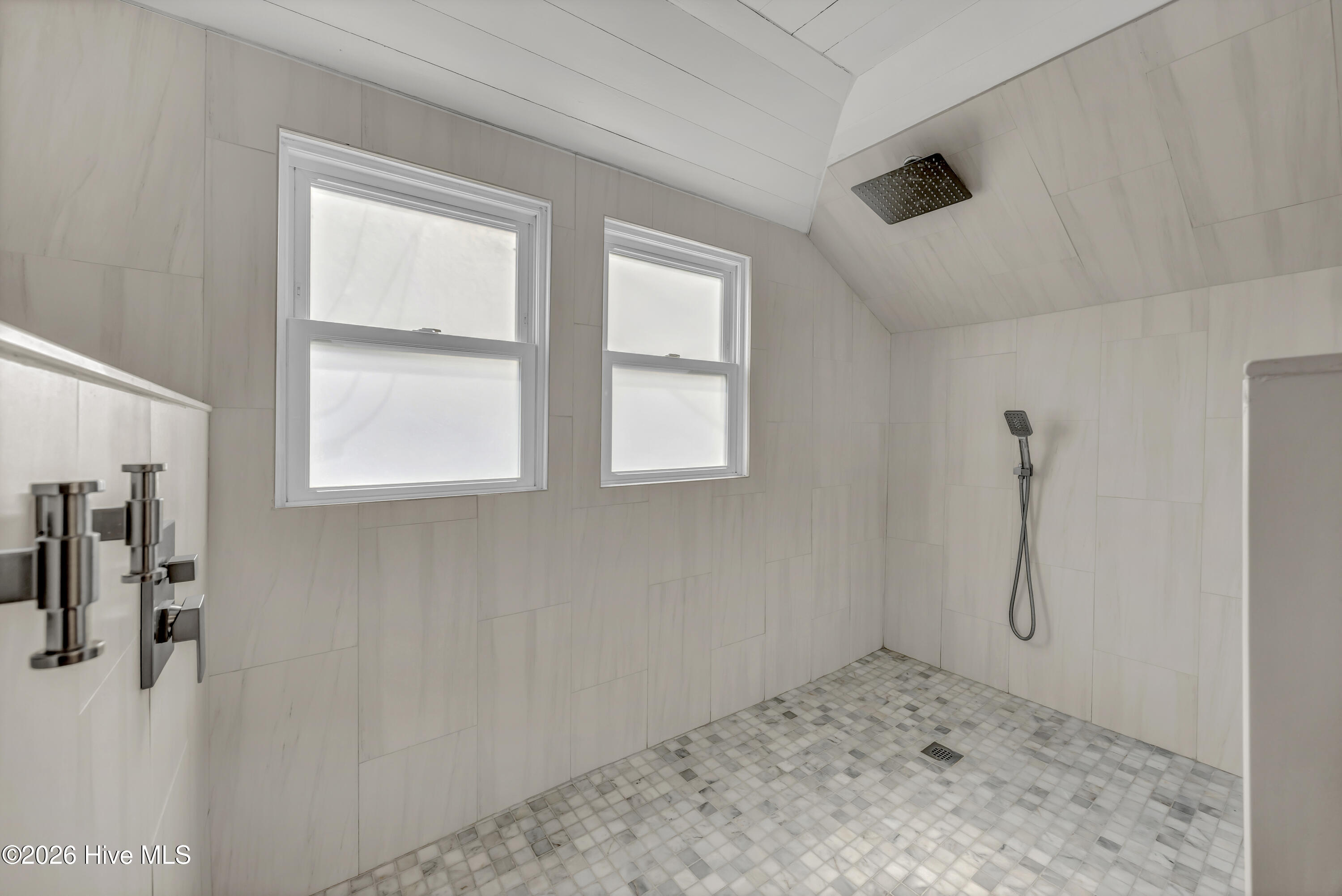 100559910 | Photo 23