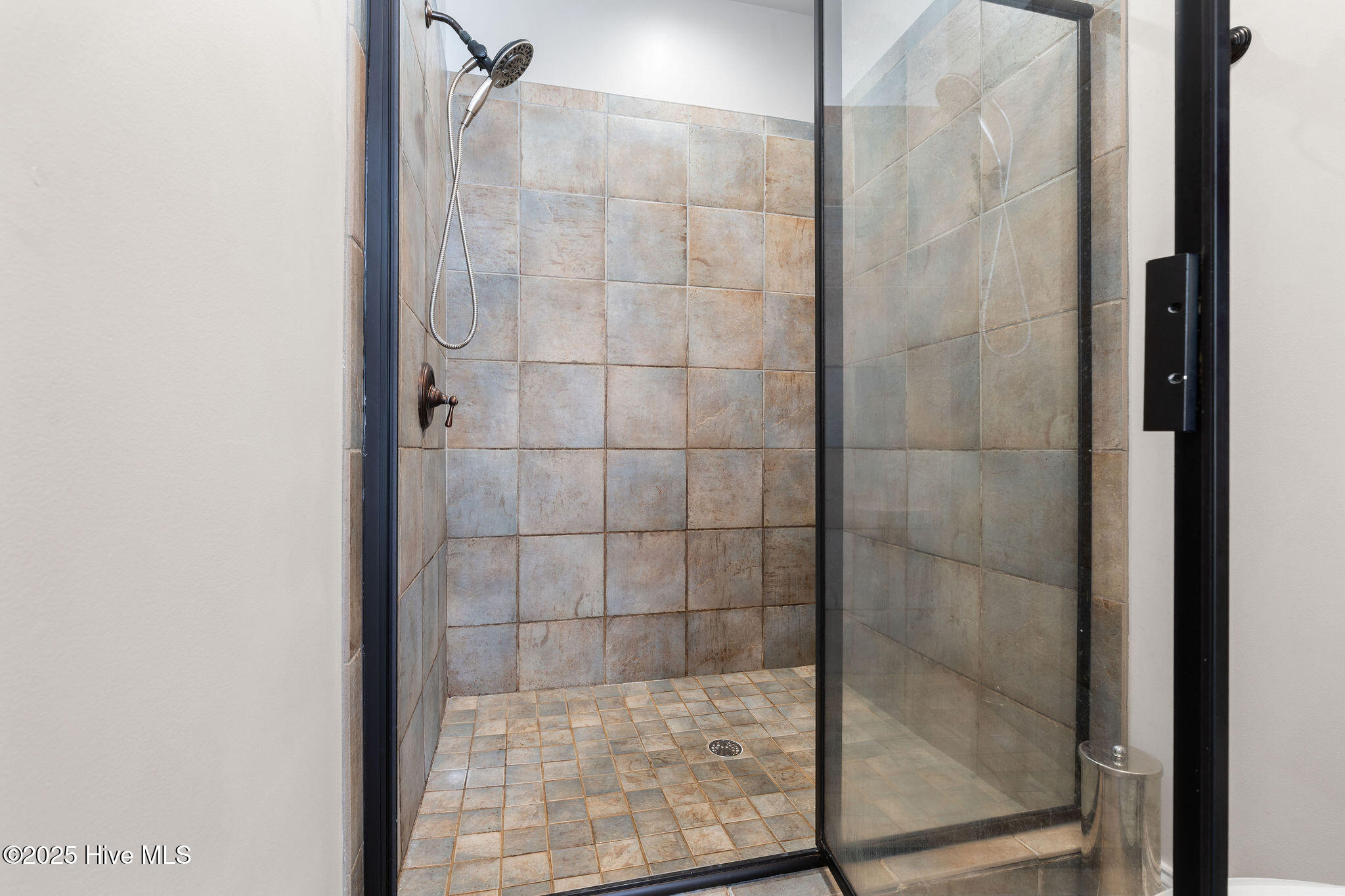 100542530 | Photo 34