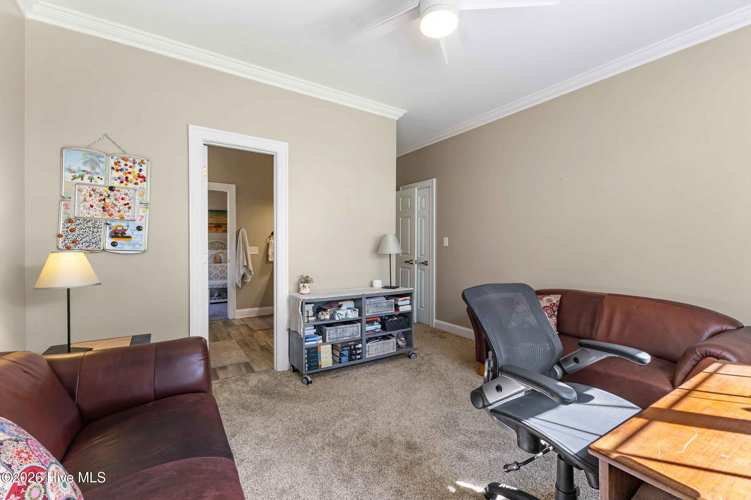 100569489 | Photo 33