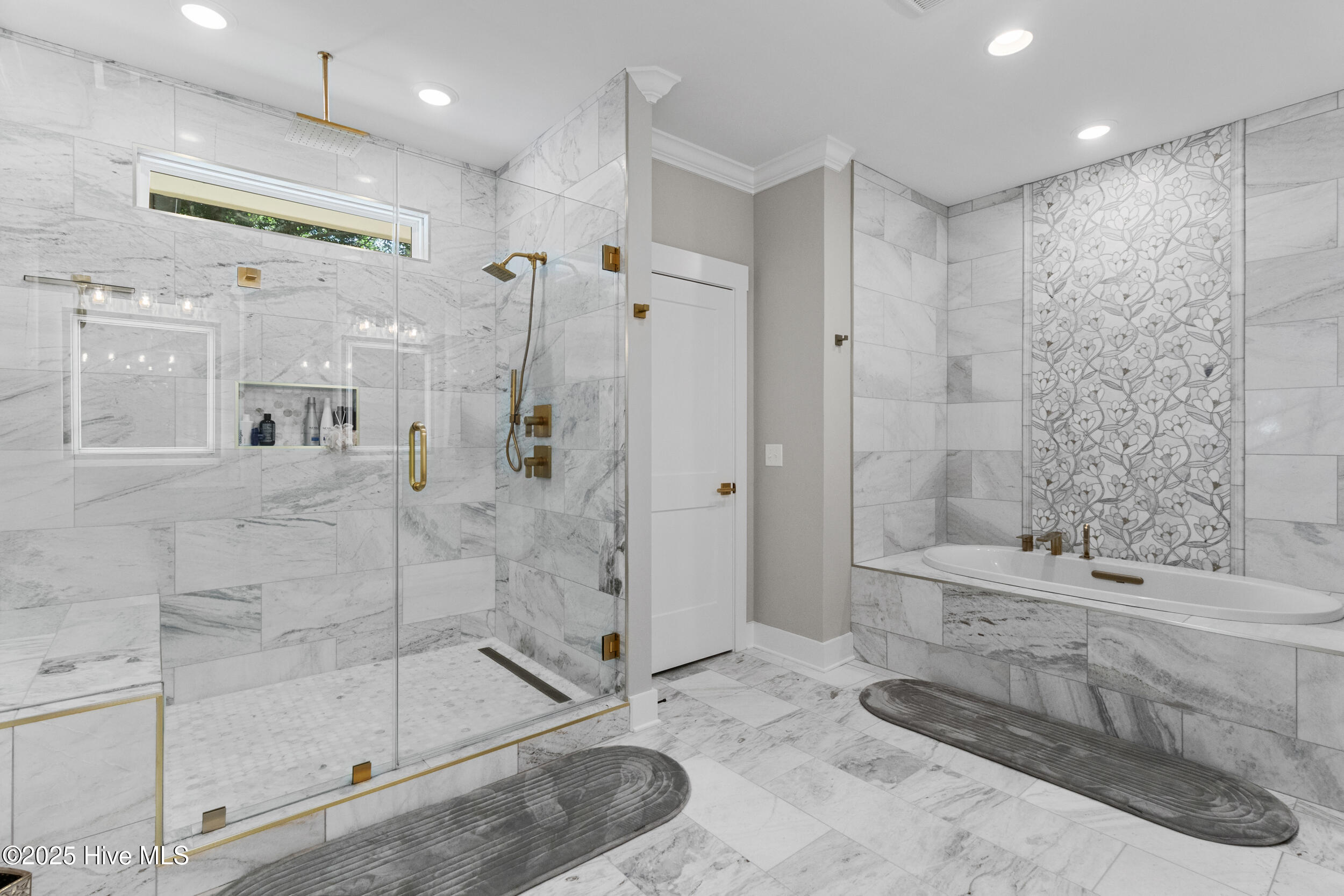 100561677 | Photo 31