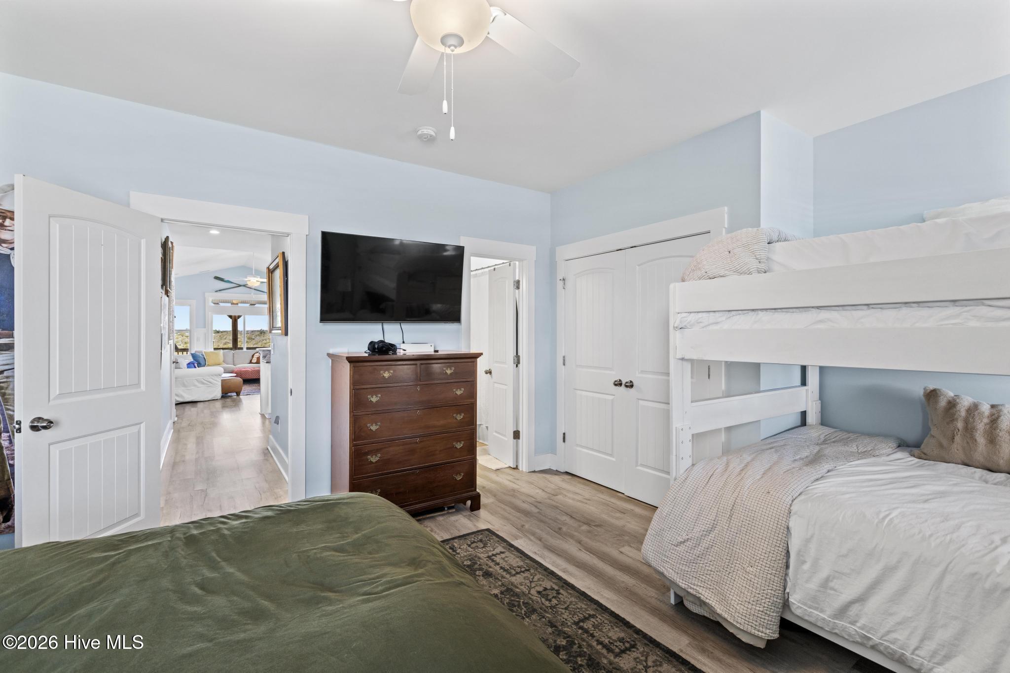 100562400 | Photo 27