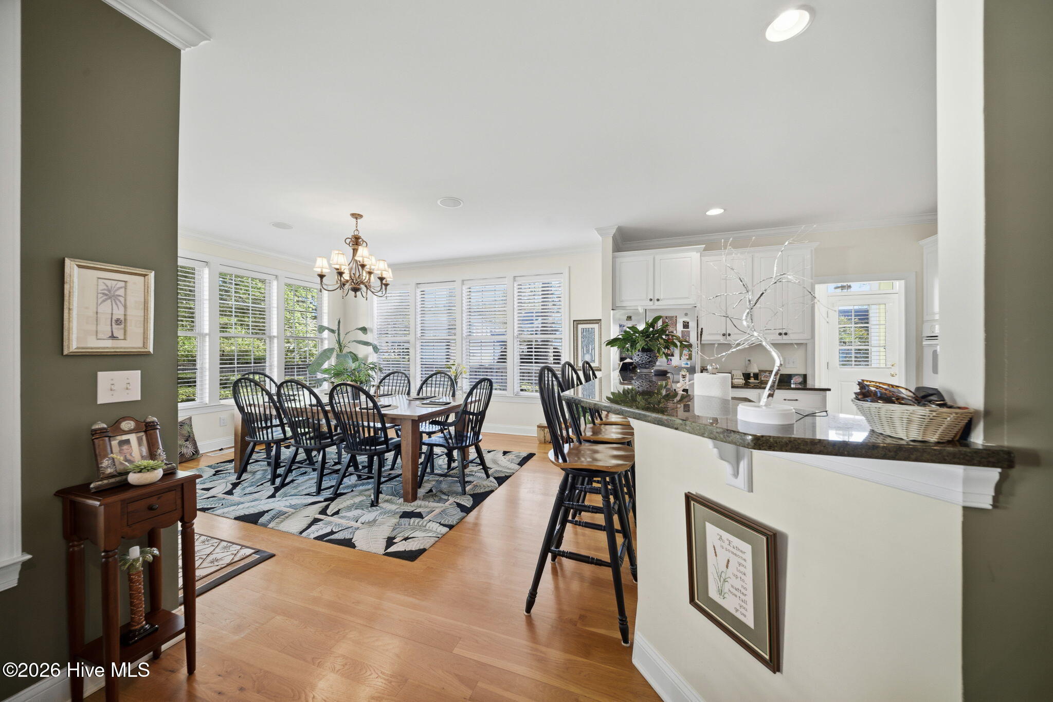 100570394 | Photo 21