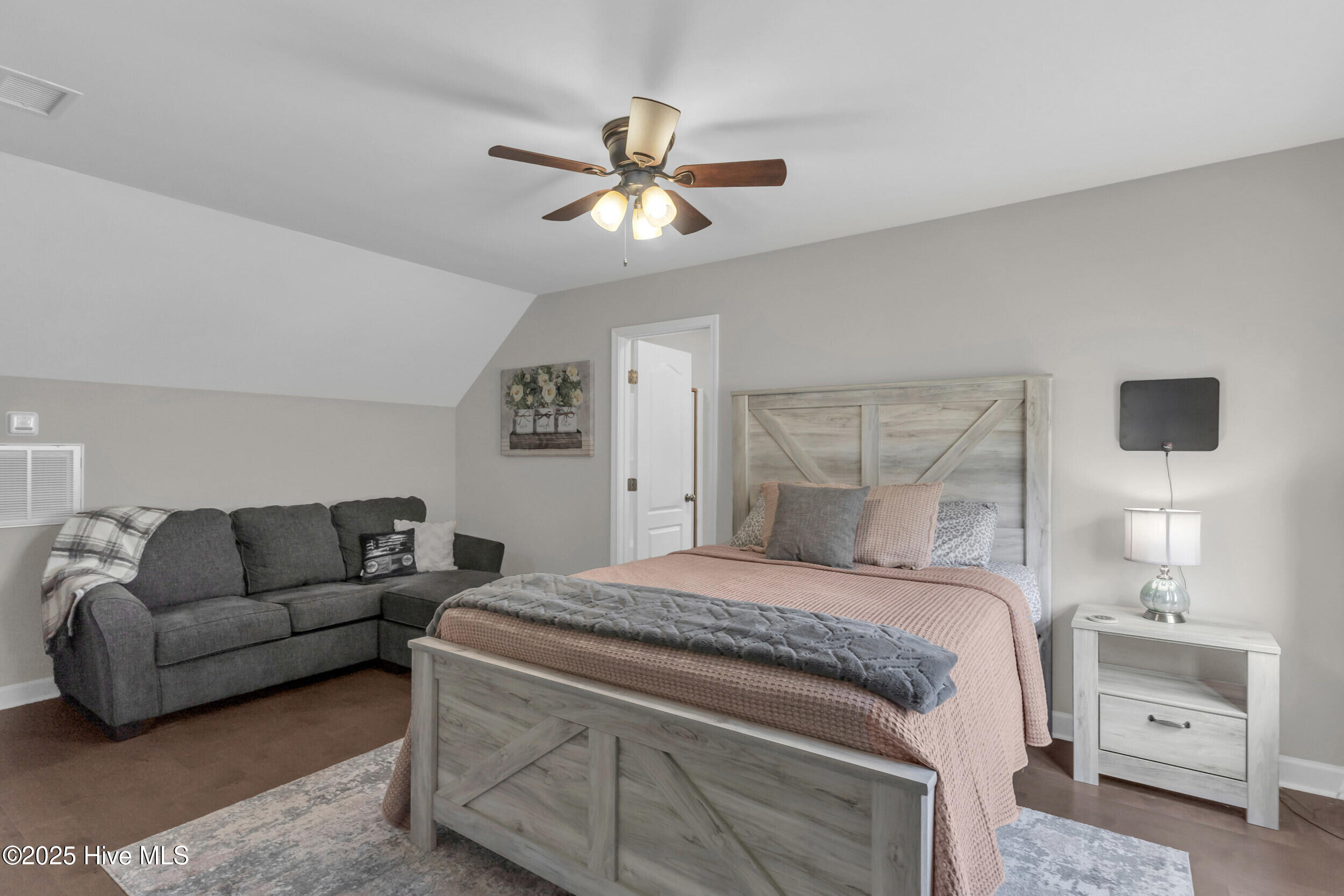 100539795 | Photo 30