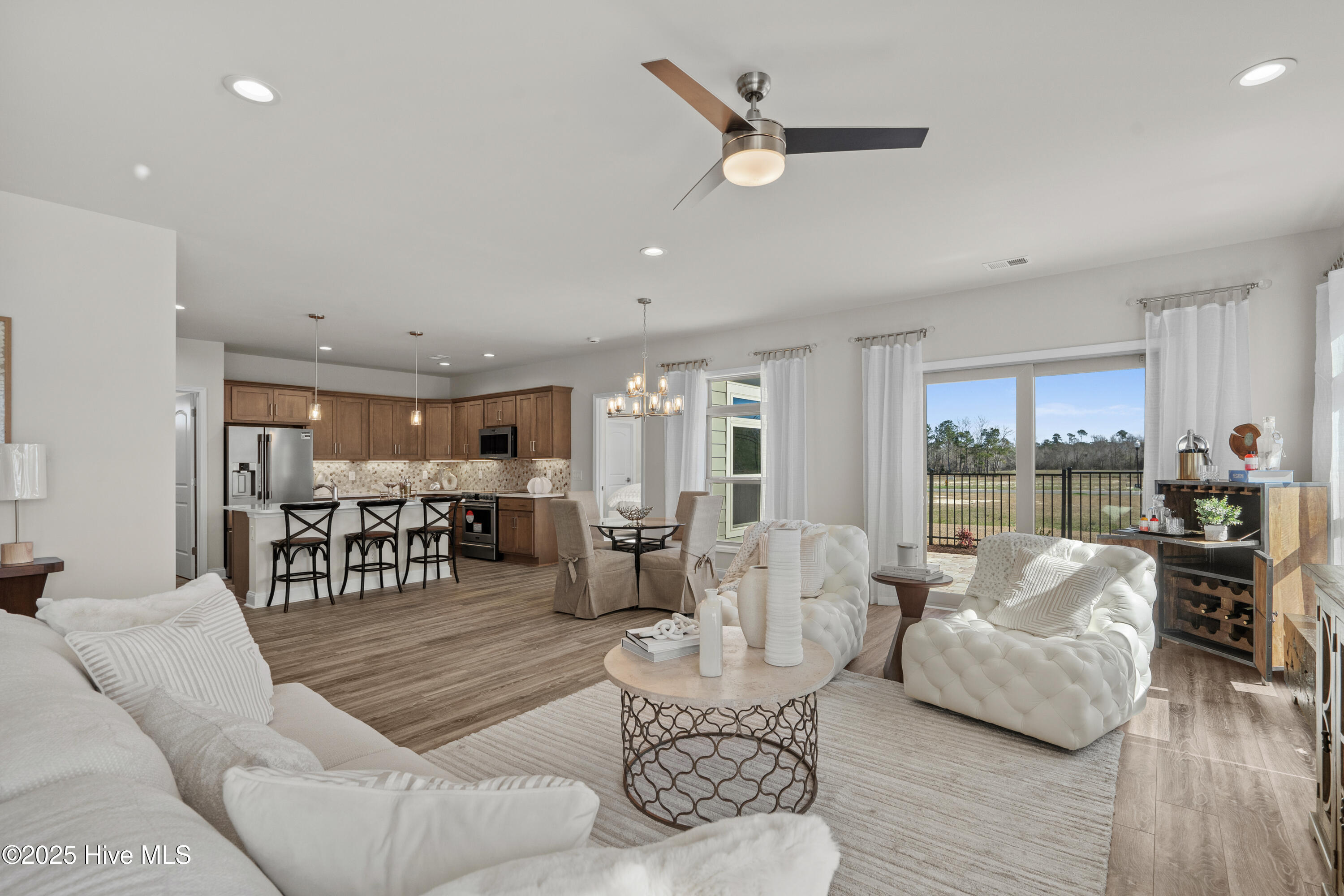 100549256 | Photo 10