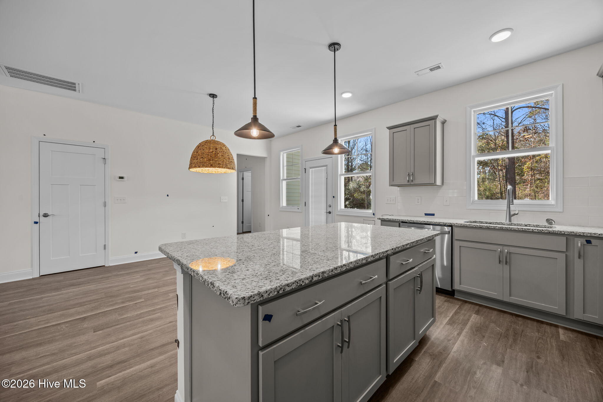 100528707 | Photo 13