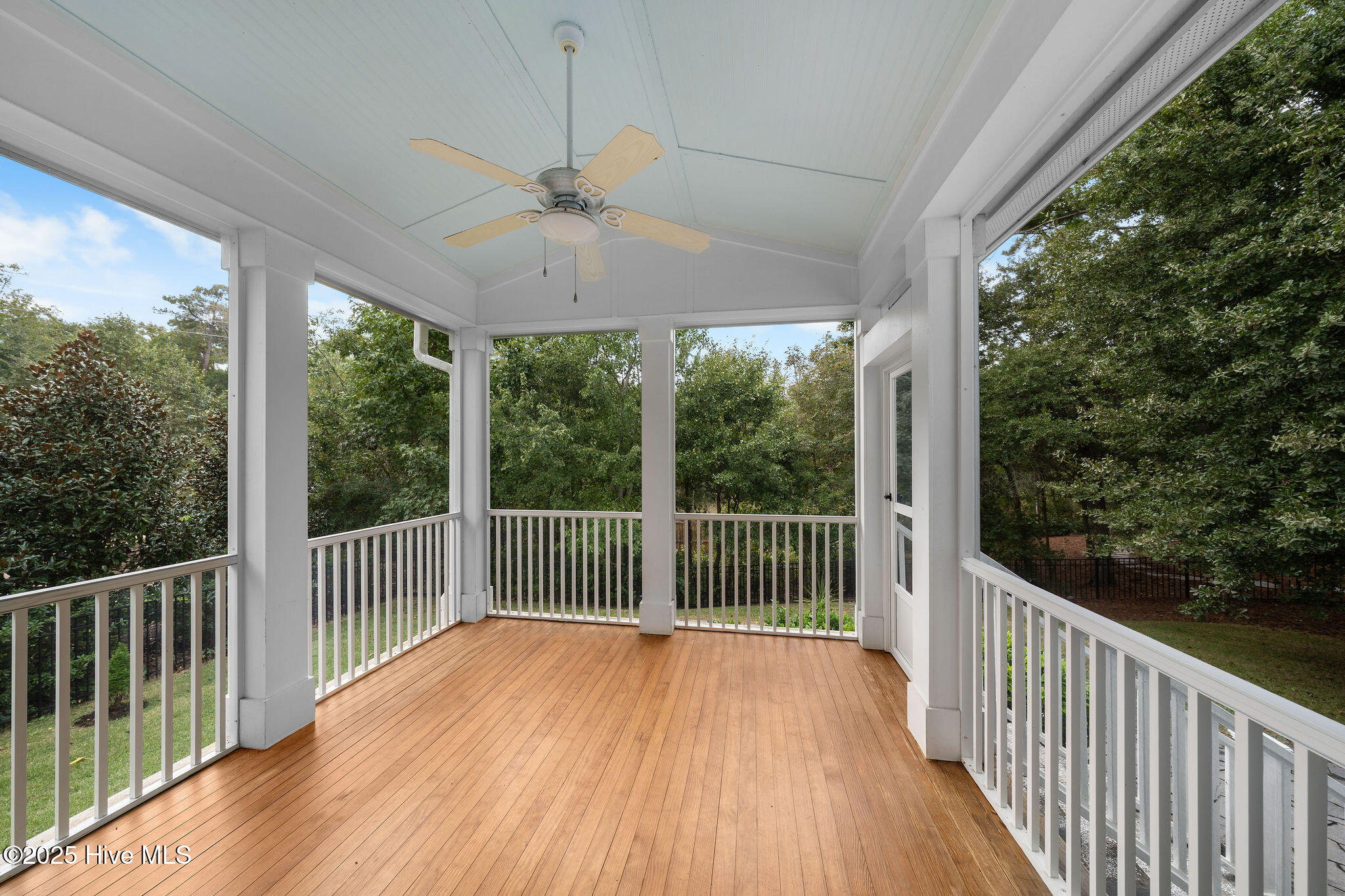 100536544 | Photo 33