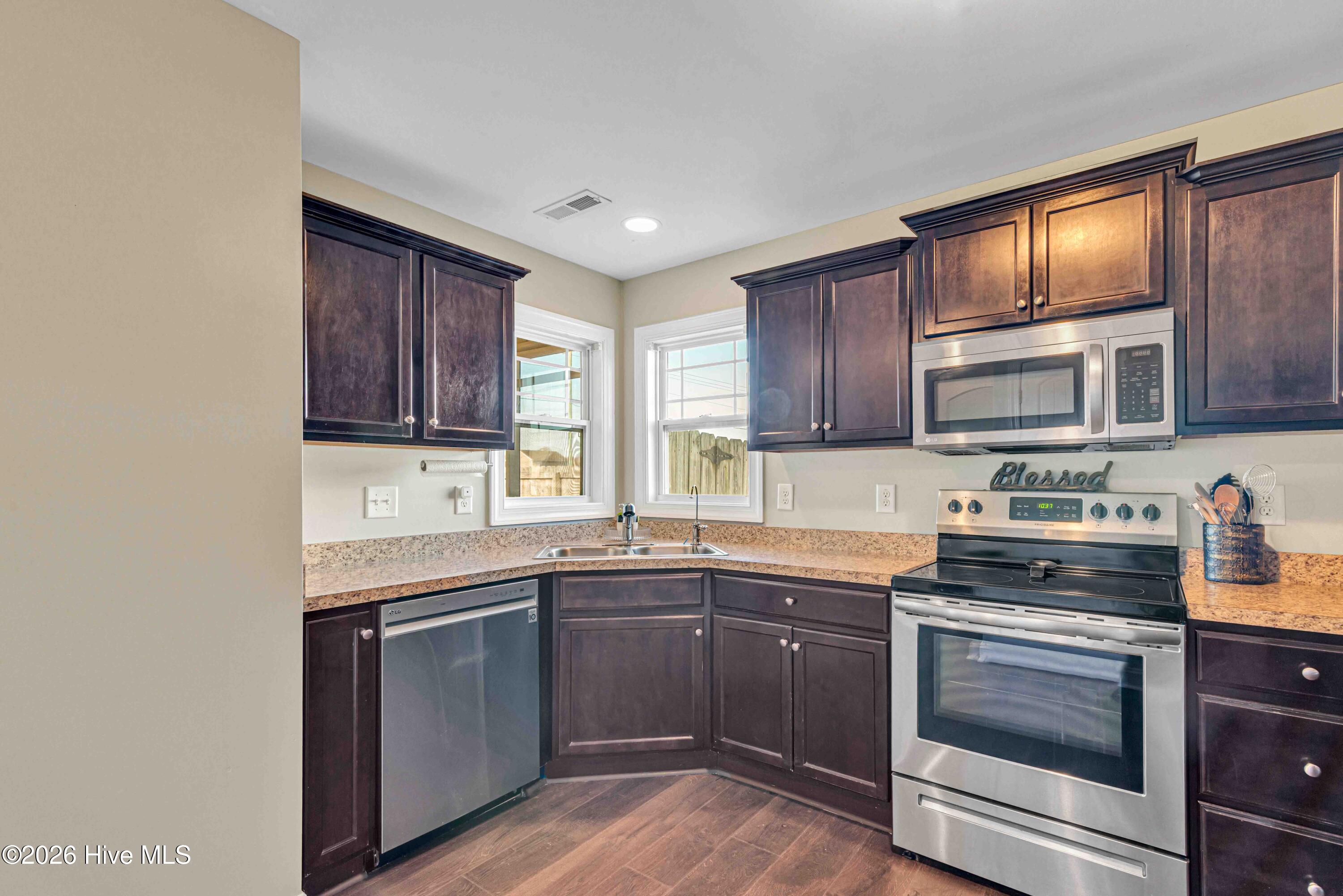 100553192 | Photo 13