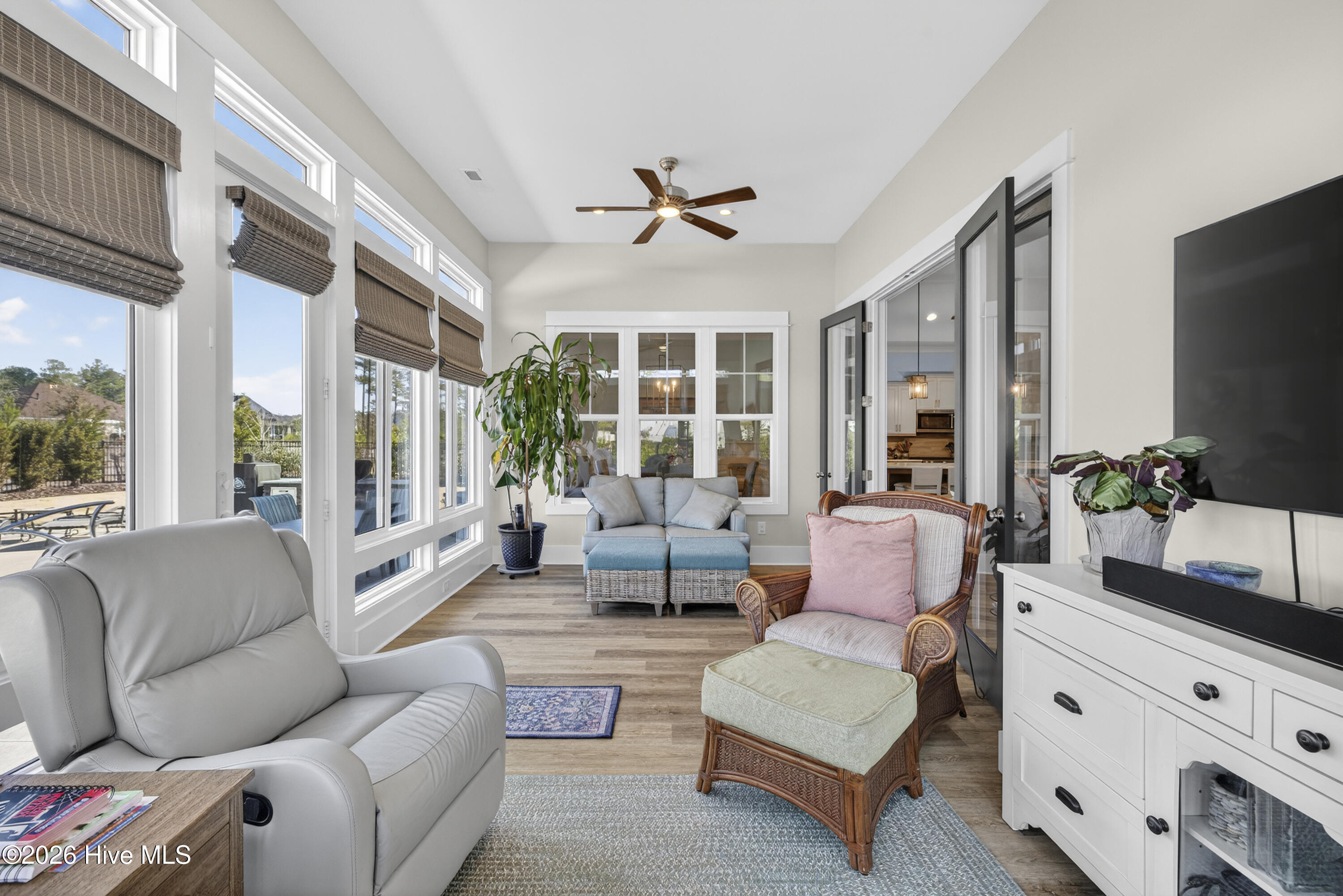 100556543 | Photo 15