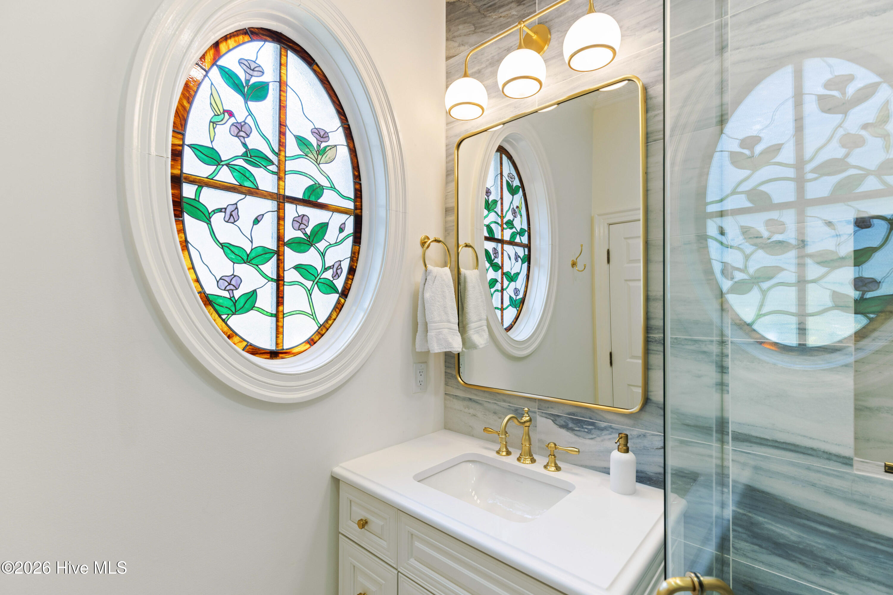 100555813 | Photo 52