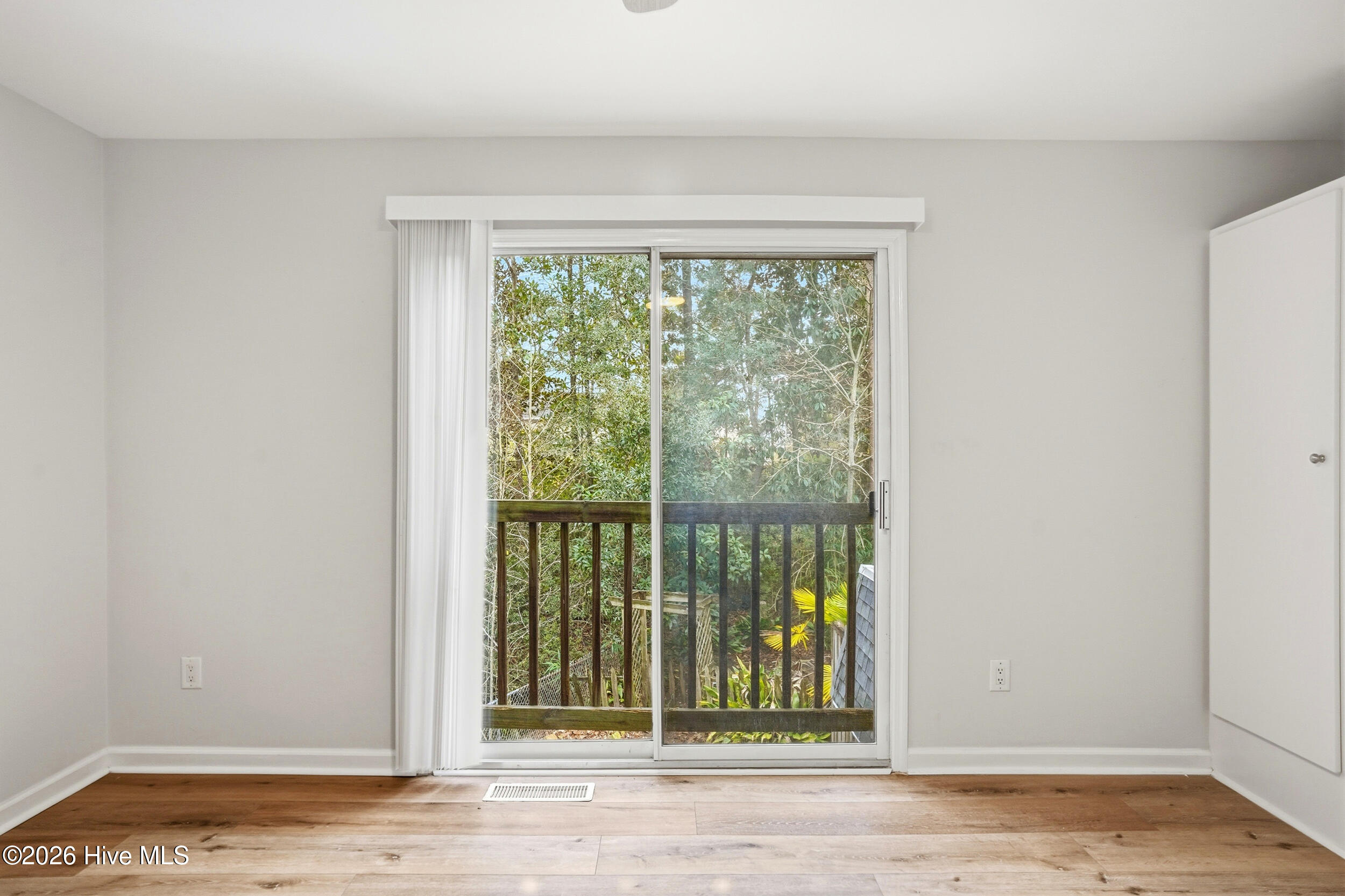 100557248 | Photo 20